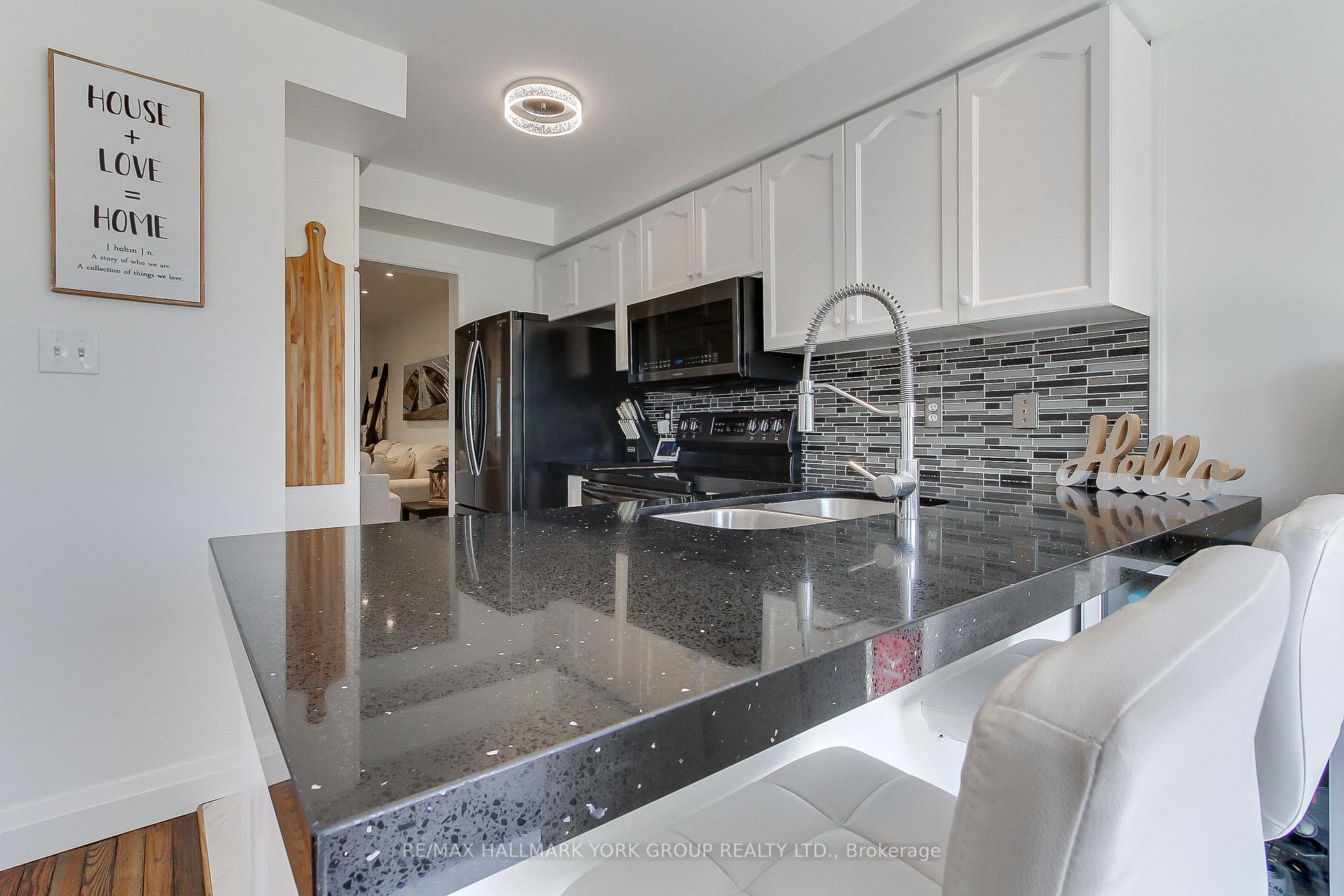 Photo 10 of 316 Pinnacle Trail, Aurora, Bayview Wellington — HOMEH