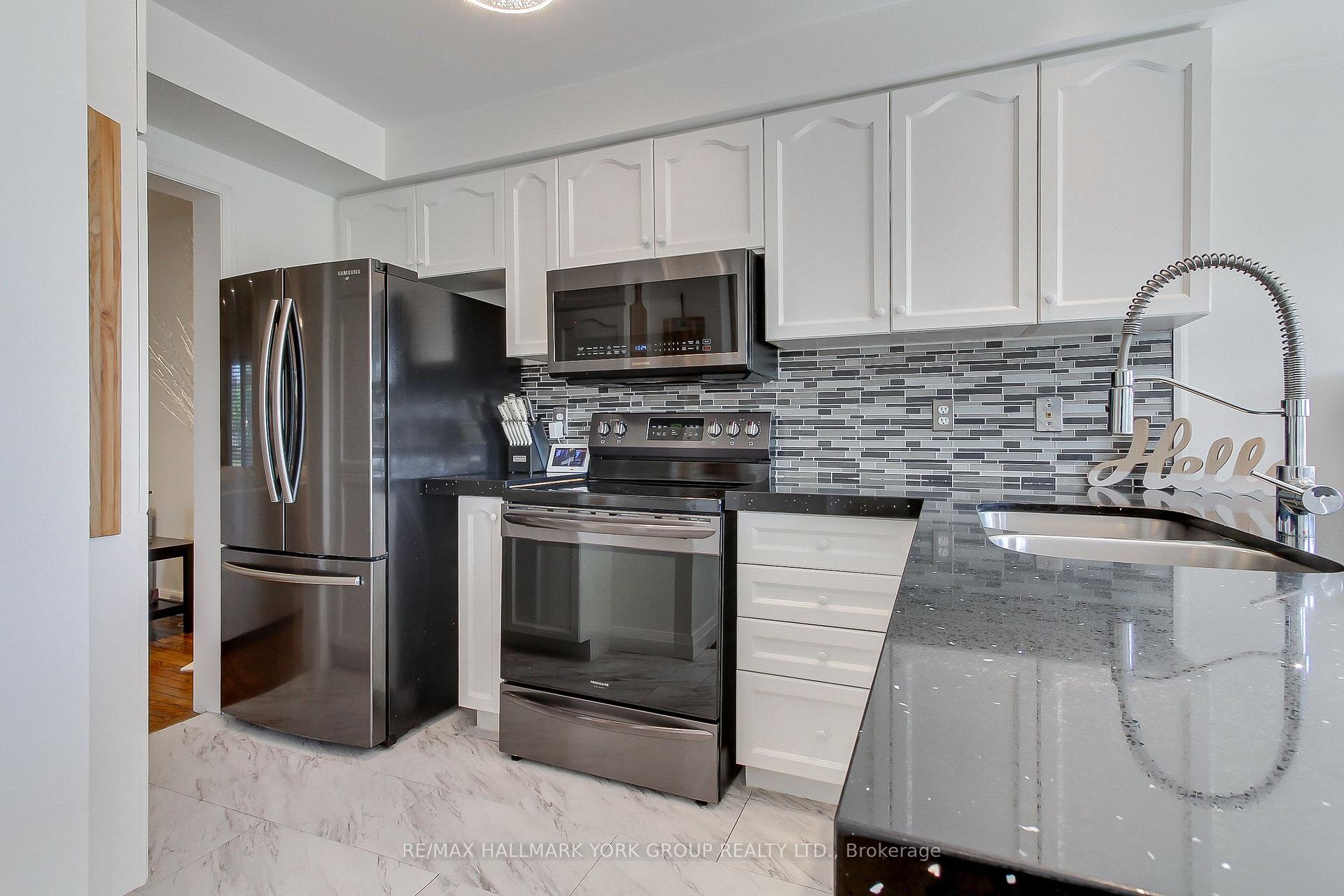 Photo 11 of 316 Pinnacle Trail, Aurora, Bayview Wellington — HOMEH