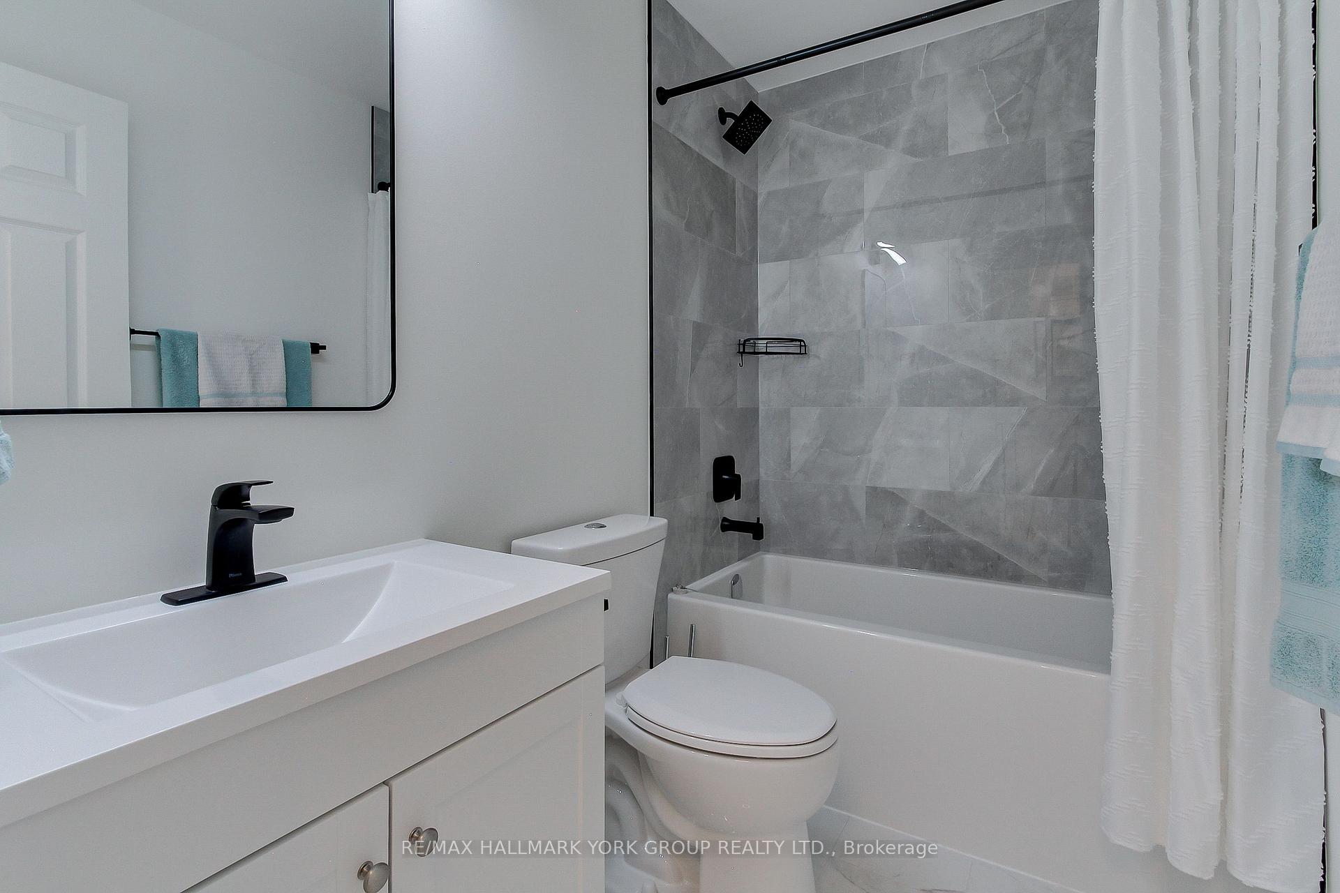 Photo 23 of 316 Pinnacle Trail, Aurora, Bayview Wellington — HOMEH