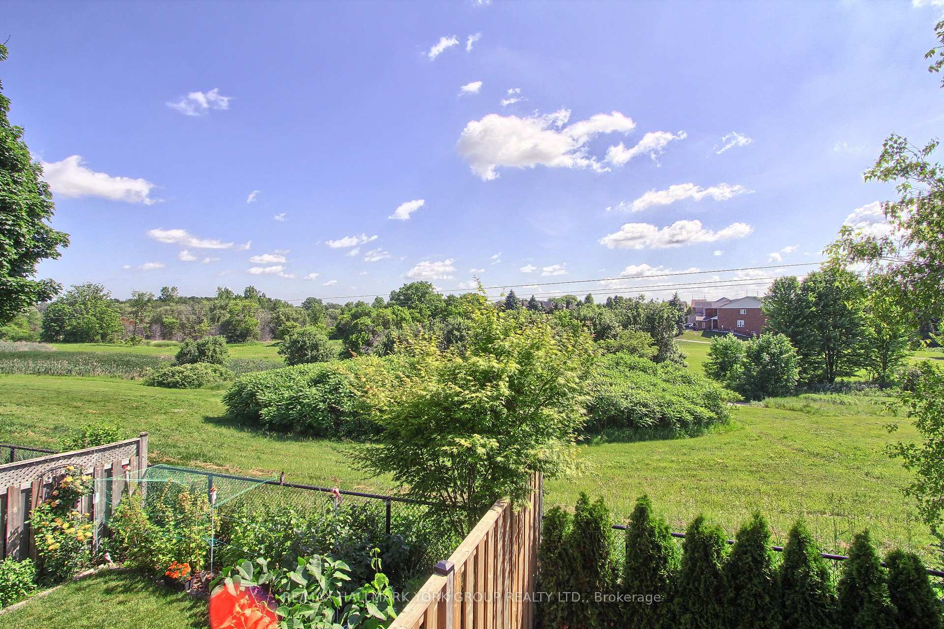 Photo 29 of 316 Pinnacle Trail, Aurora, Bayview Wellington — HOMEH