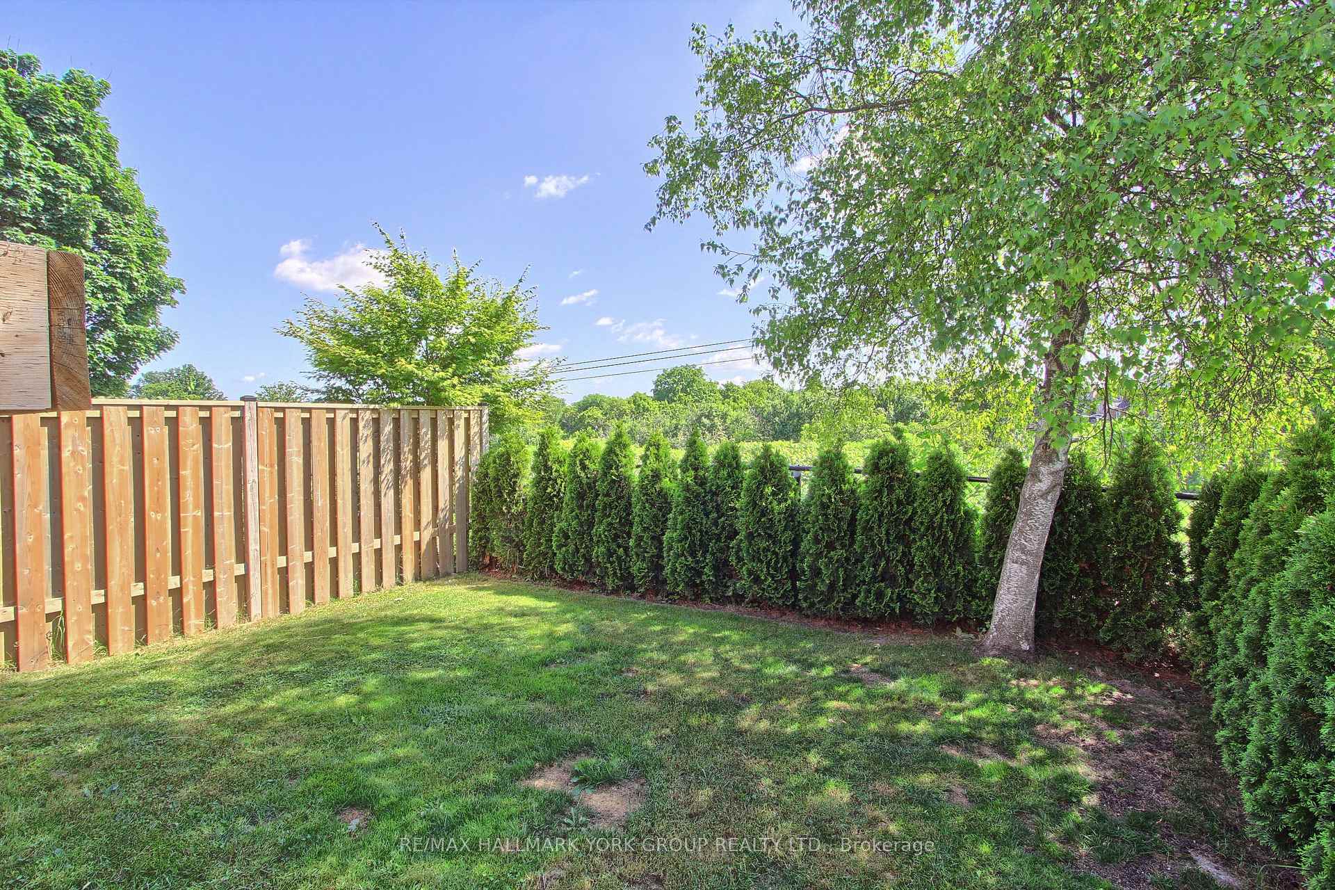 Photo 32 of 316 Pinnacle Trail, Aurora, Bayview Wellington — HOMEH