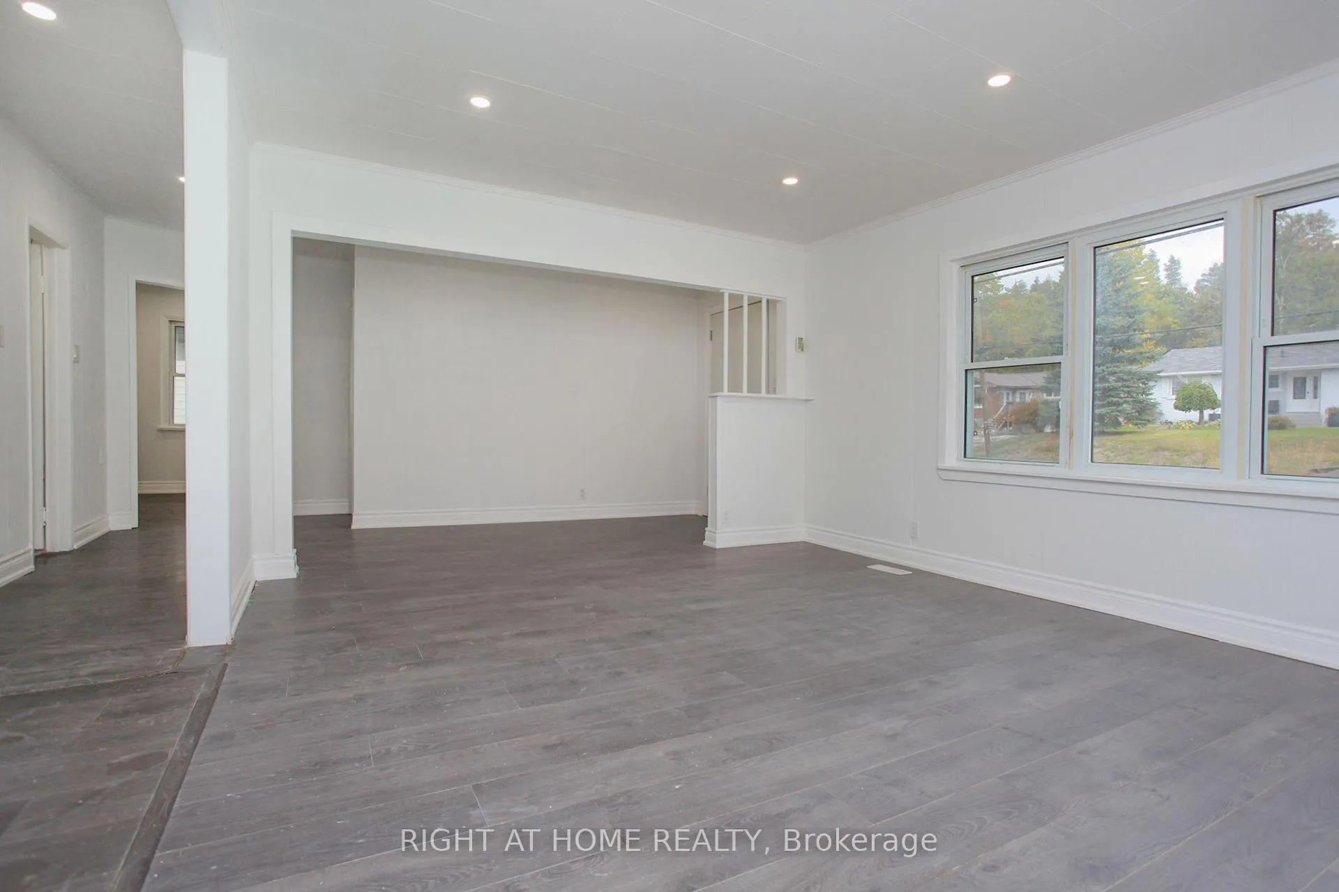 Photo 3 of Unit Main floor, 387 Edgehill Drive, Barrie, Edgehill Drive — HOMEH