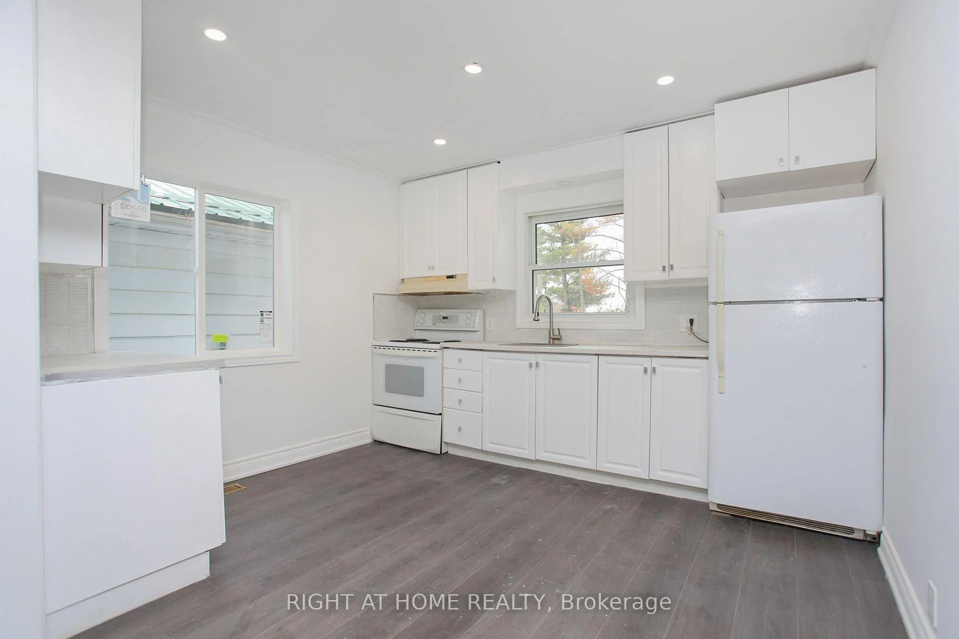 Photo 5 of Unit Main floor, 387 Edgehill Drive, Barrie, Edgehill Drive — HOMEH