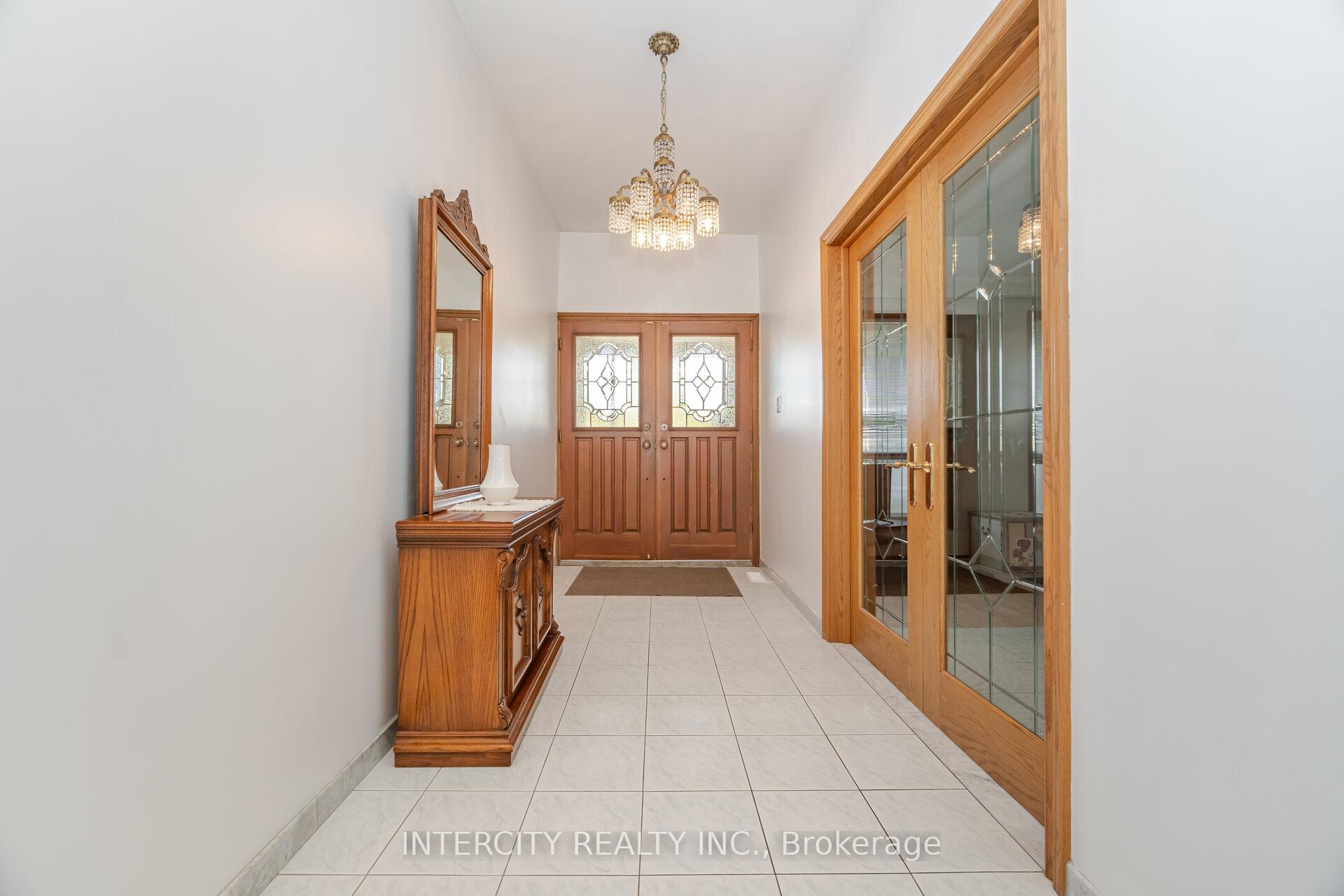 Photo 4 of 26 North Ridge Road, Vaughan, West Woodbridge — HOMEH