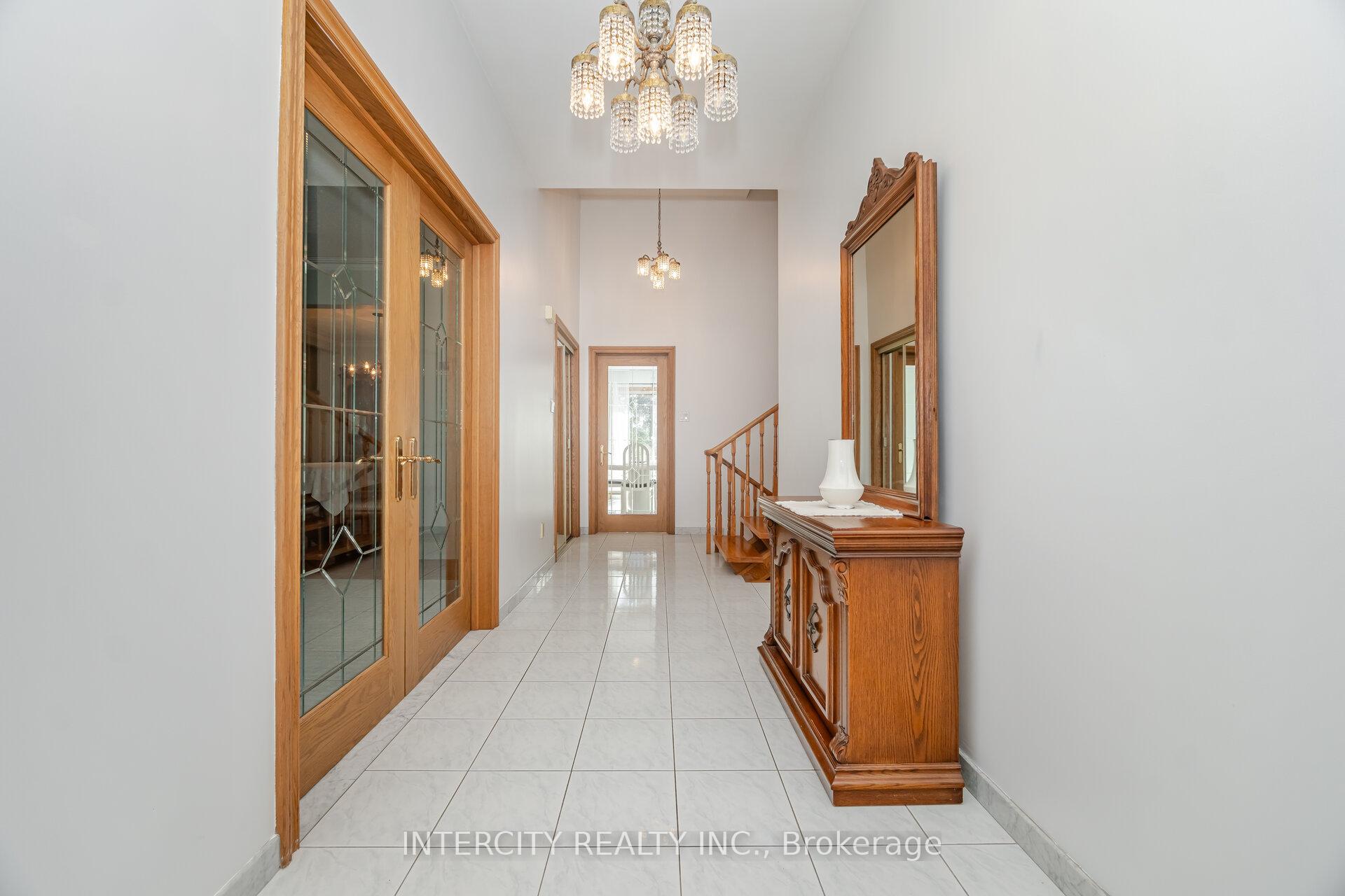 Photo 5 of 26 North Ridge Road, Vaughan, West Woodbridge — HOMEH