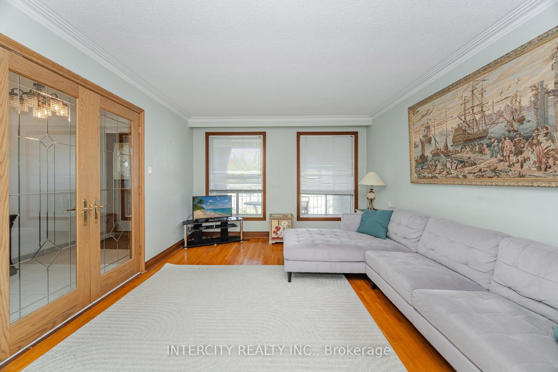Photo 6 of 26 North Ridge Road, Vaughan, West Woodbridge — HOMEH