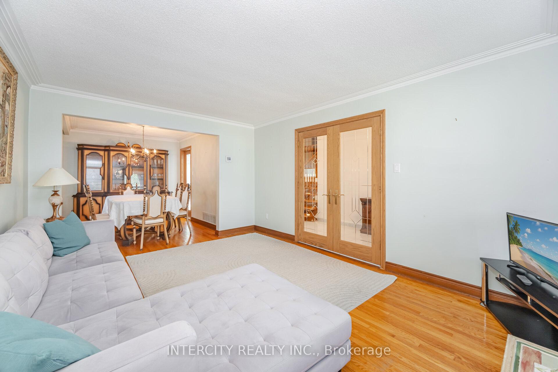 Photo 7 of 26 North Ridge Road, Vaughan, West Woodbridge — HOMEH