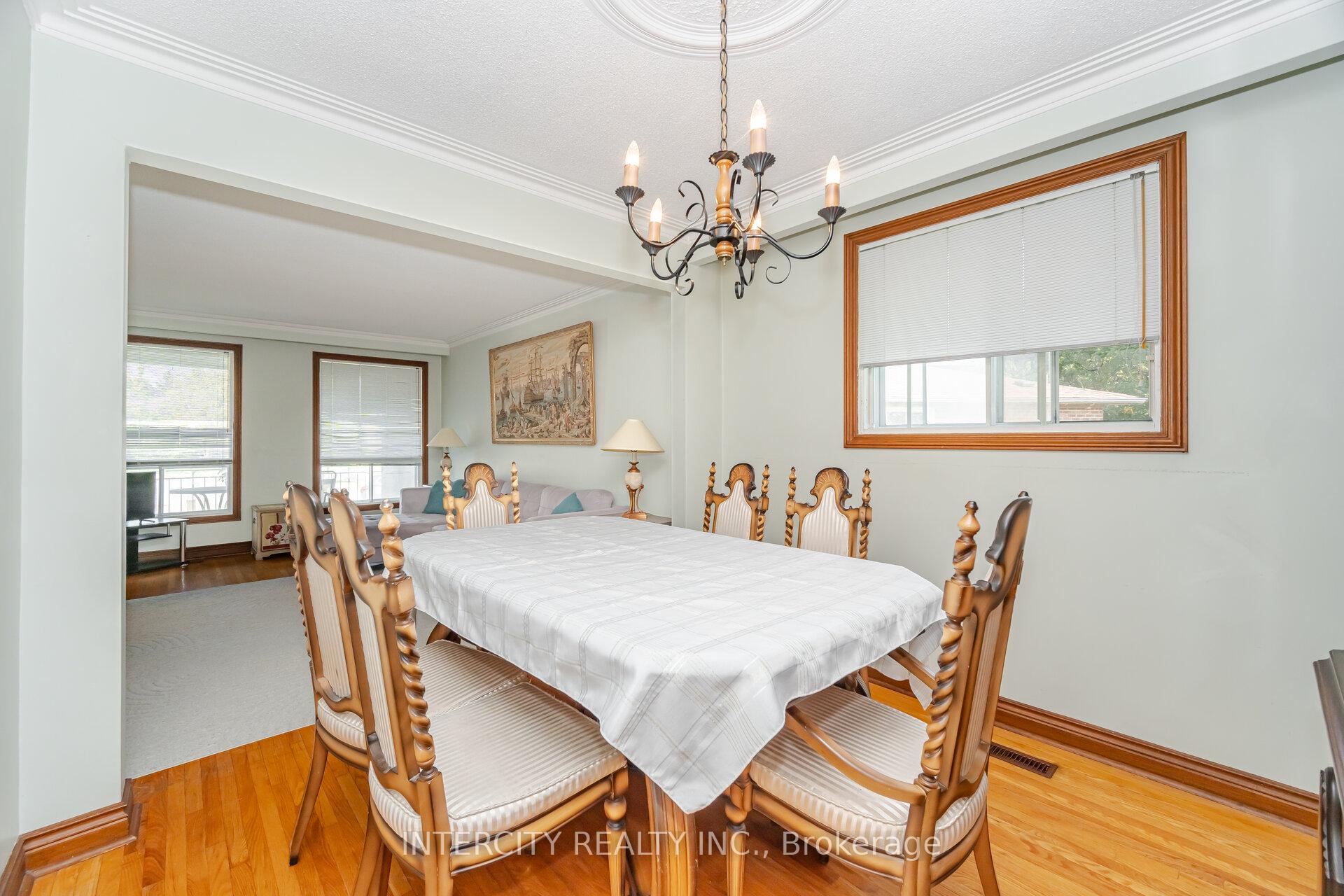 Photo 8 of 26 North Ridge Road, Vaughan, West Woodbridge — HOMEH