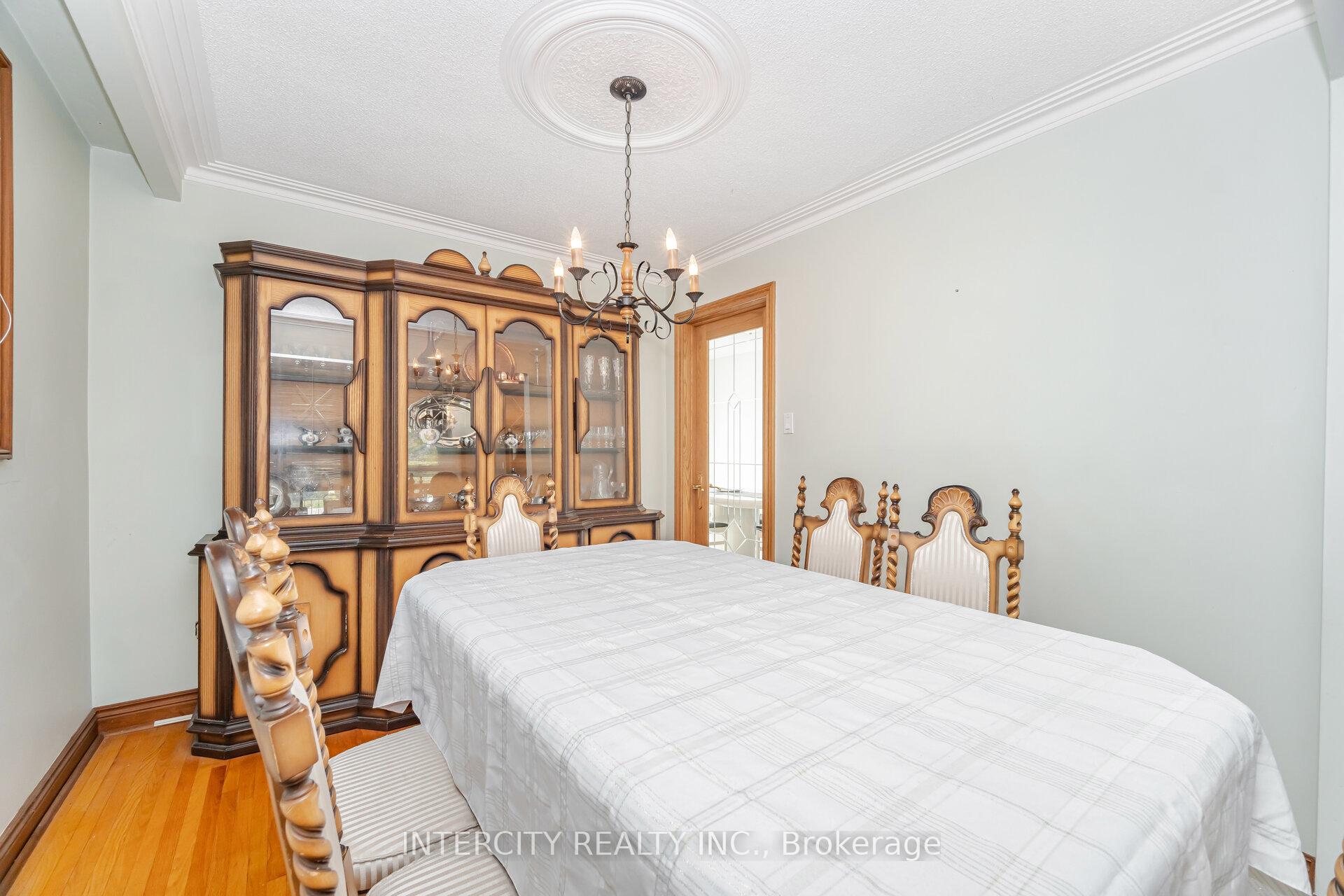 Photo 9 of 26 North Ridge Road, Vaughan, West Woodbridge — HOMEH