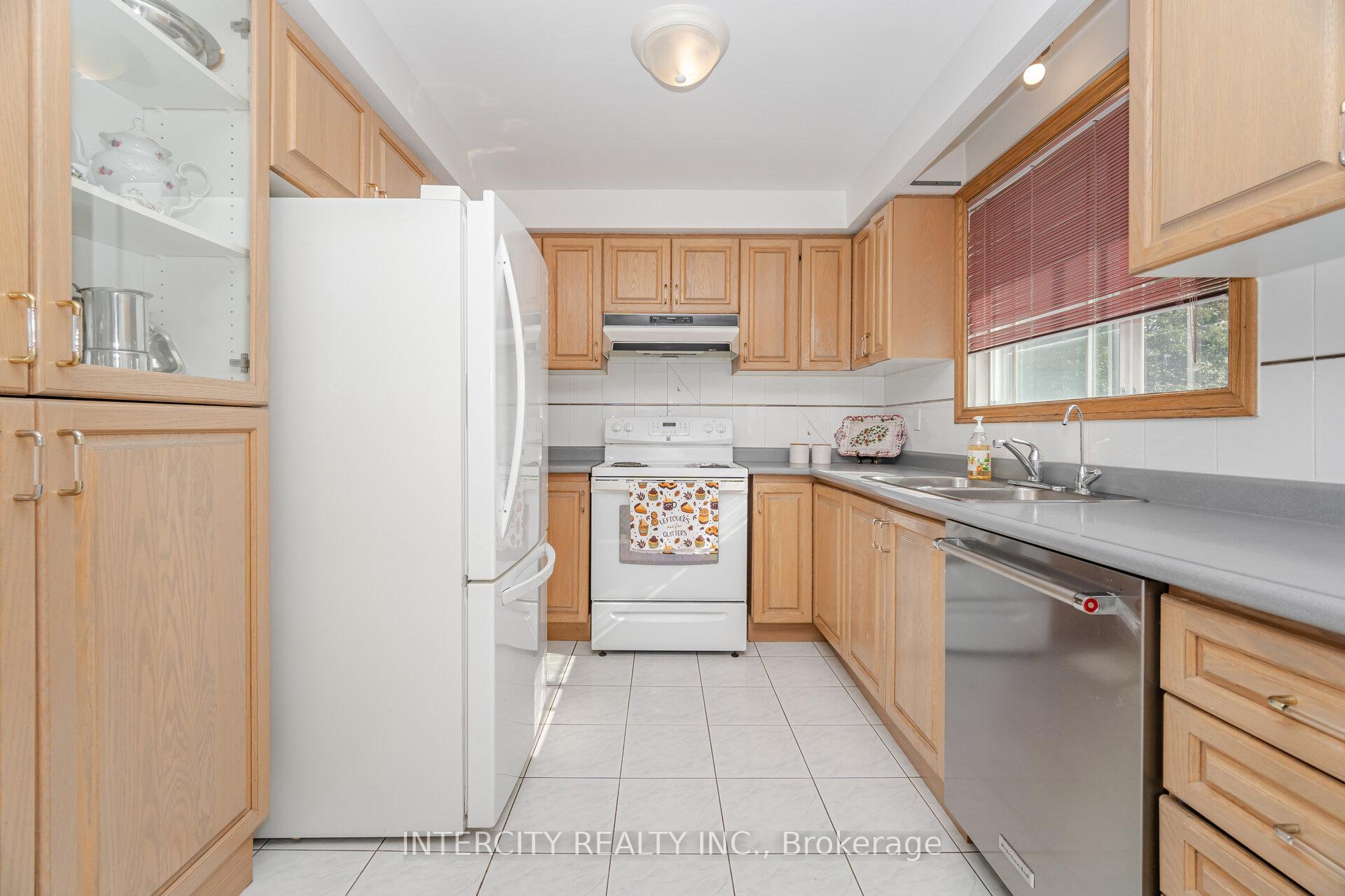 Photo 10 of 26 North Ridge Road, Vaughan, West Woodbridge — HOMEH