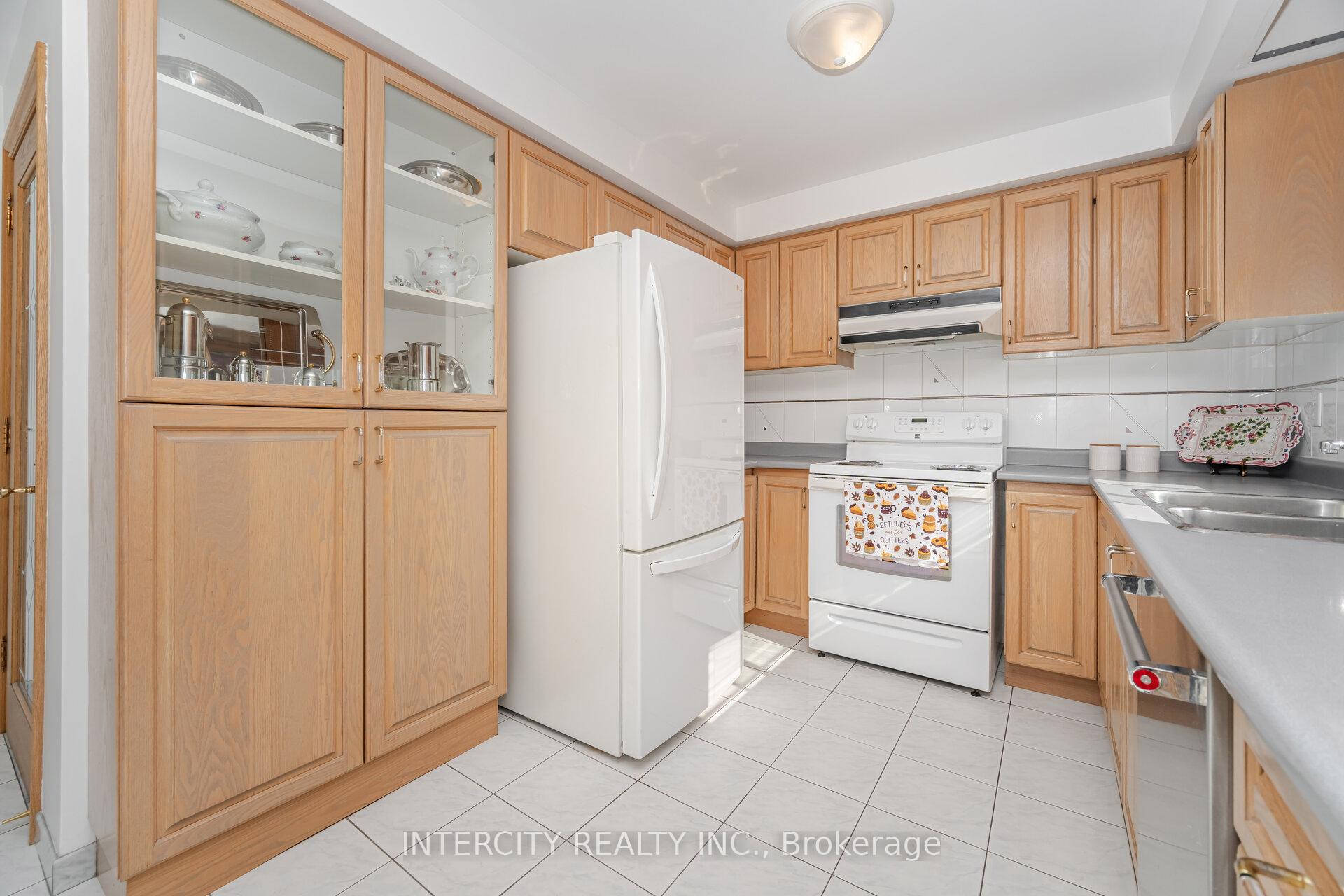 Photo 11 of 26 North Ridge Road, Vaughan, West Woodbridge — HOMEH