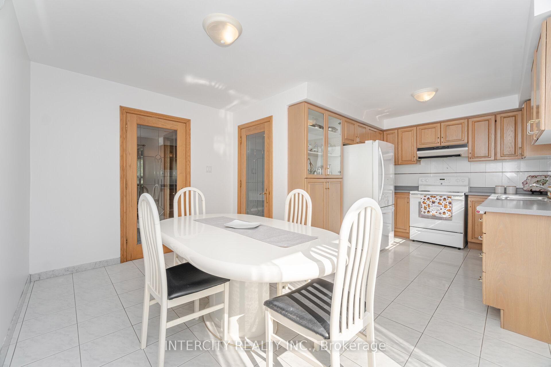 Photo 12 of 26 North Ridge Road, Vaughan, West Woodbridge — HOMEH
