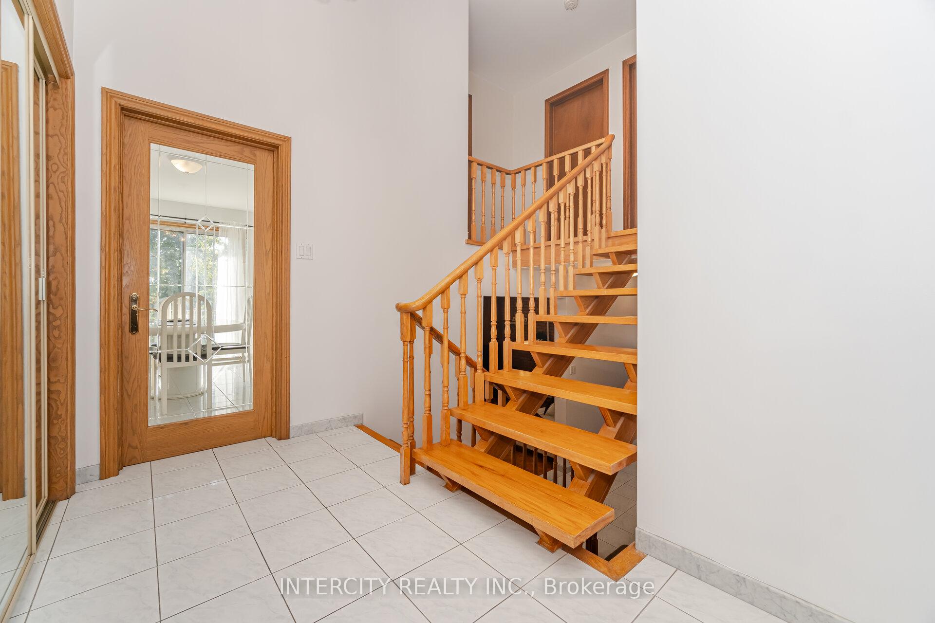 Photo 14 of 26 North Ridge Road, Vaughan, West Woodbridge — HOMEH