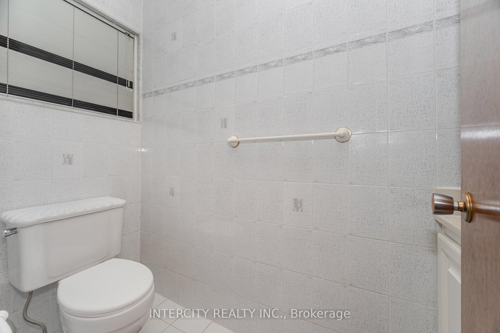 Photo 17 of 26 North Ridge Road, Vaughan, West Woodbridge — HOMEH