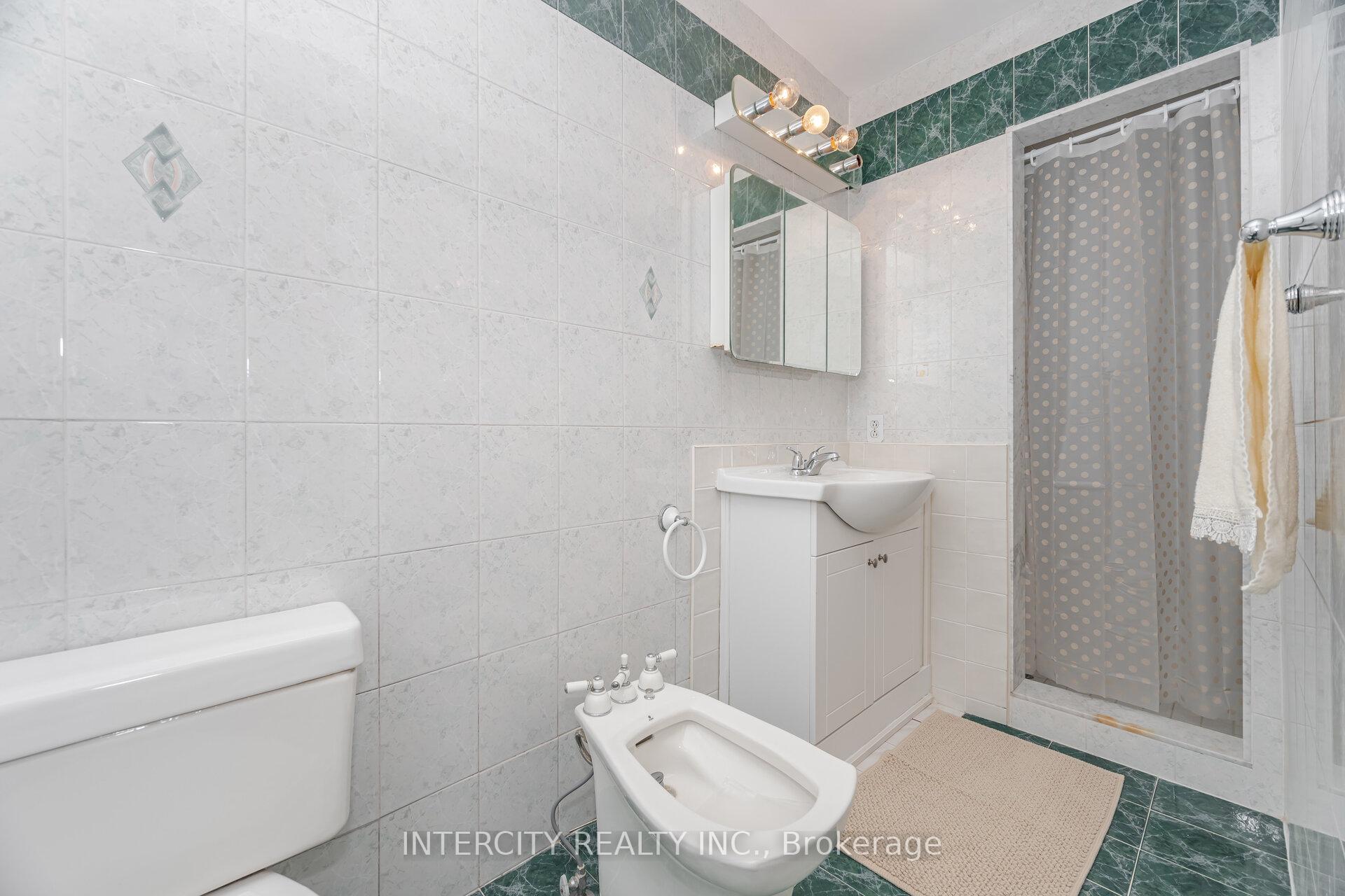 Photo 20 of 26 North Ridge Road, Vaughan, West Woodbridge — HOMEH