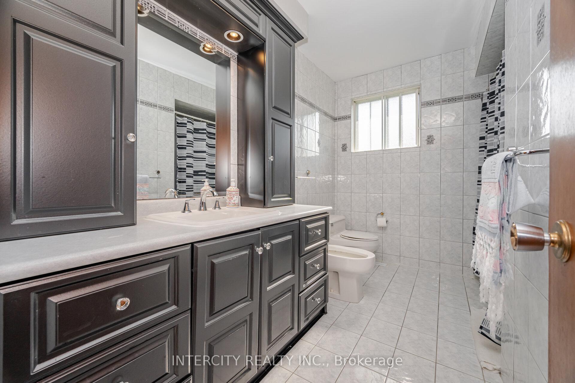 Photo 23 of 26 North Ridge Road, Vaughan, West Woodbridge — HOMEH