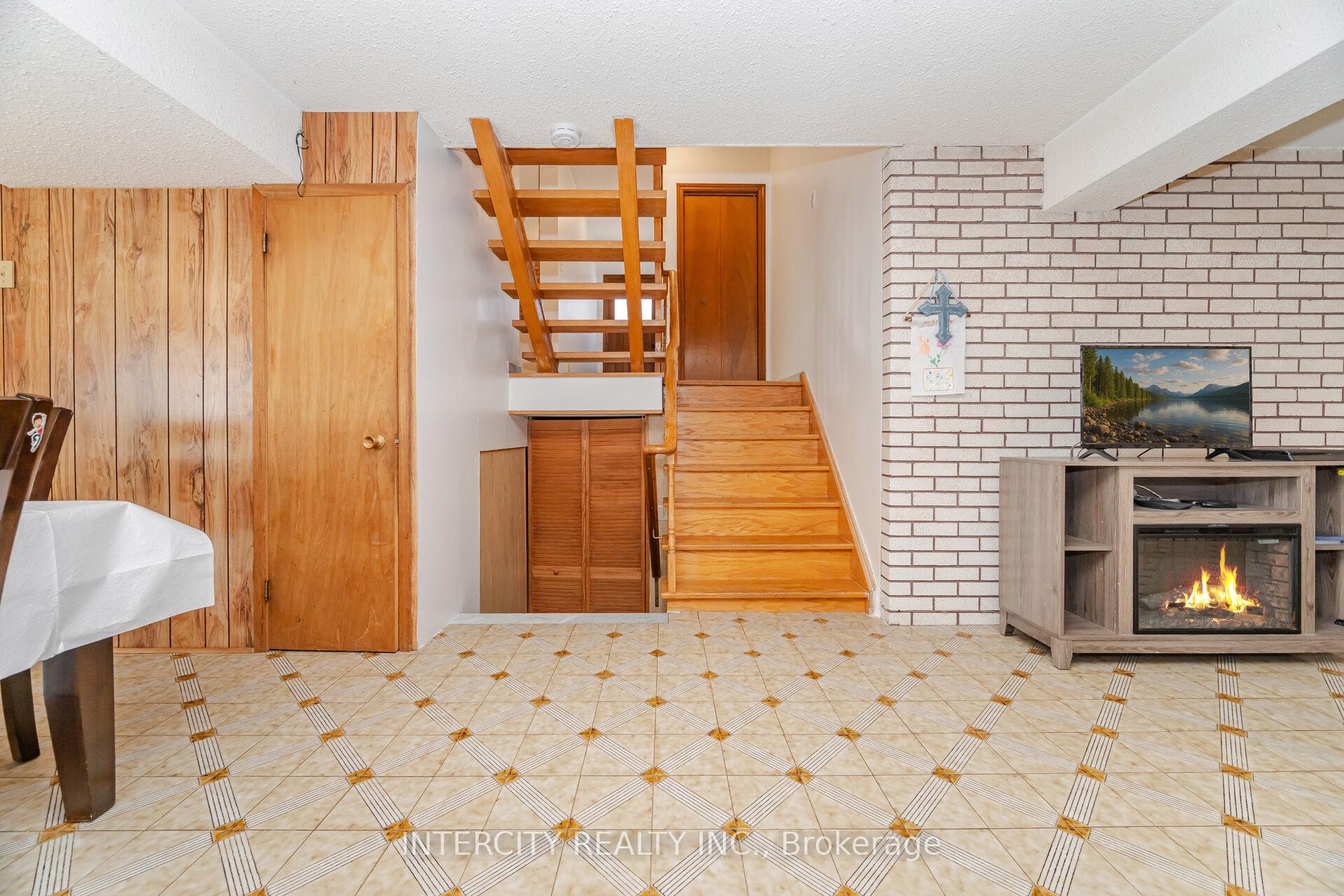 Photo 24 of 26 North Ridge Road, Vaughan, West Woodbridge — HOMEH