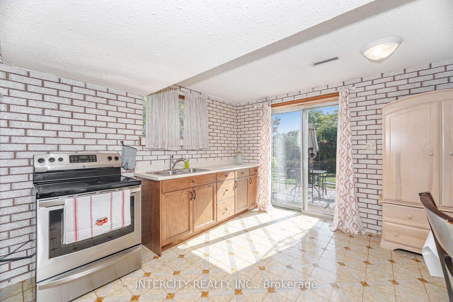 Photo 27 of 26 North Ridge Road, Vaughan, West Woodbridge — HOMEH