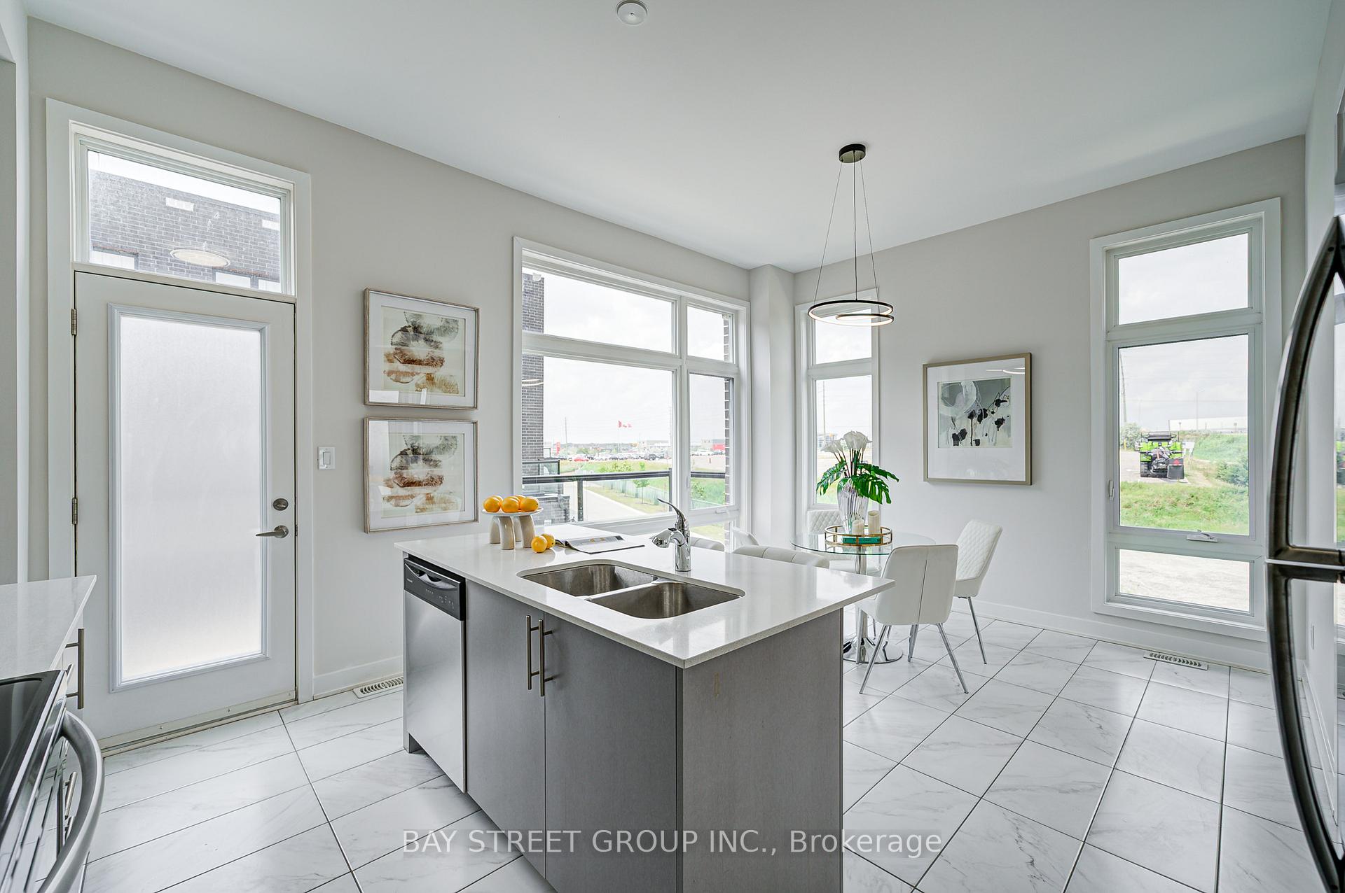 Photo 23 of 35 Carpaccio Avenue, Vaughan, Vellore Village — HOMEH