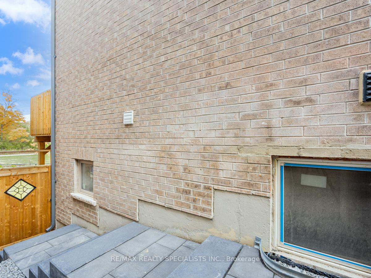 Photo 31 of Unit Lower, 46 Priory Drive, Whitby, Rural Whitby — HOMEH
