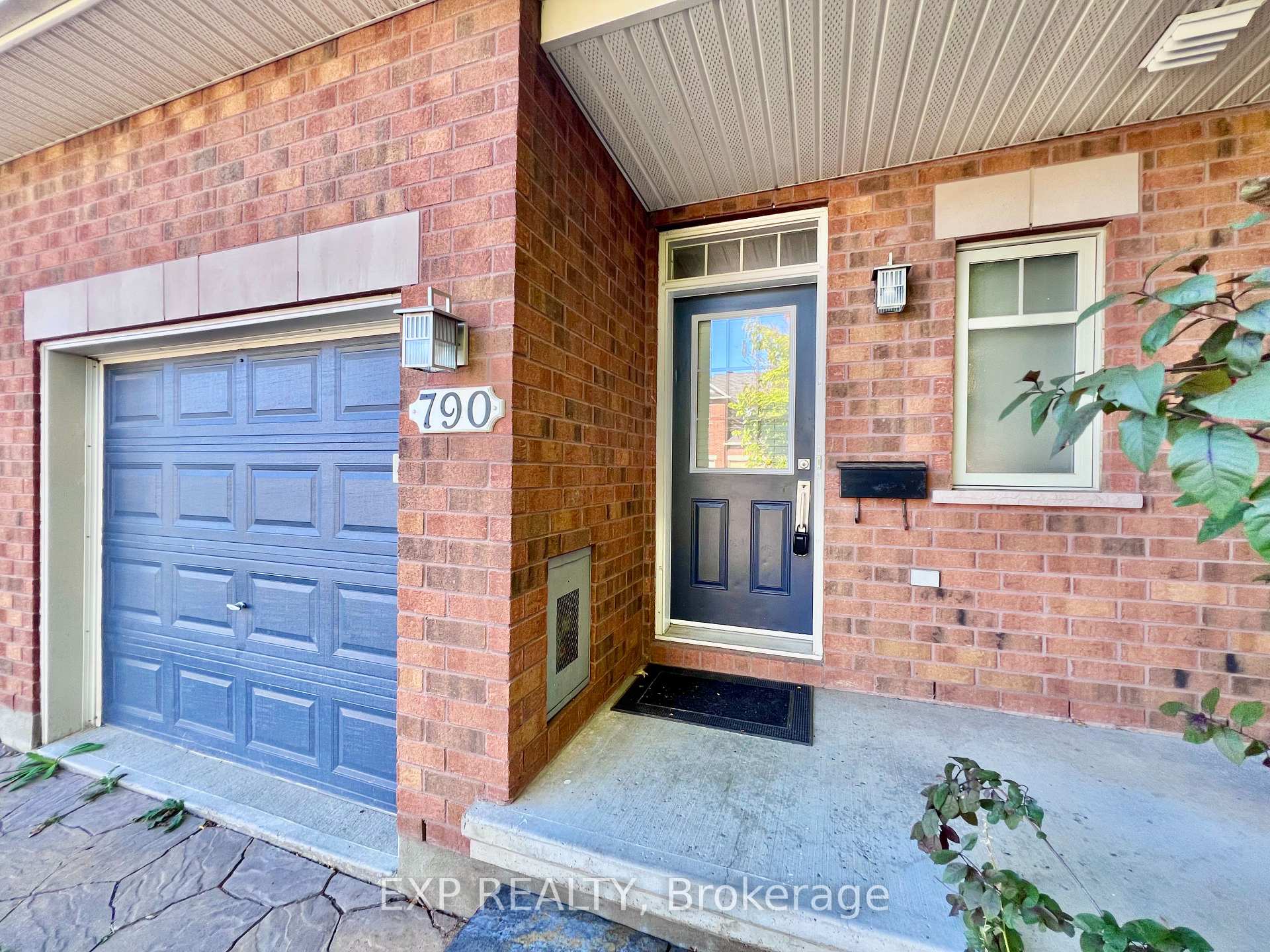 Photo 2 of 790 Nakina Way, Ottawa, Riverside South/Gloucester Glen — HOMEH