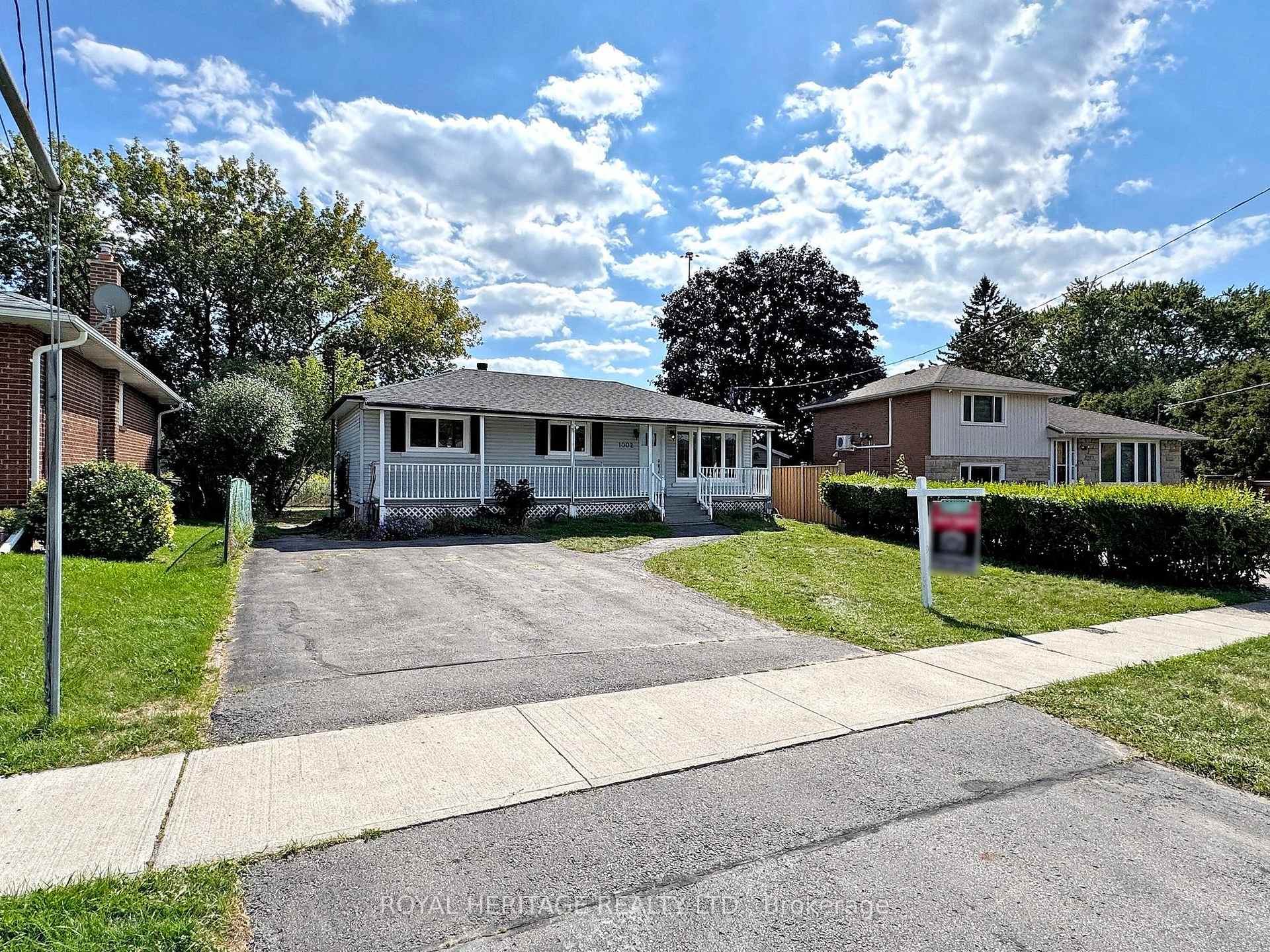 Photo 2 of 1002 McCullough Drive, Whitby, Downtown Whitby — HOMEH