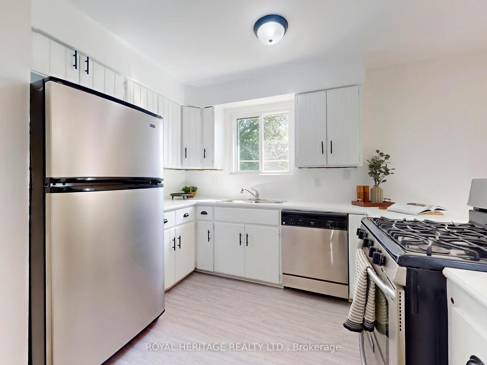 Photo 13 of 1002 McCullough Drive, Whitby, Downtown Whitby — HOMEH