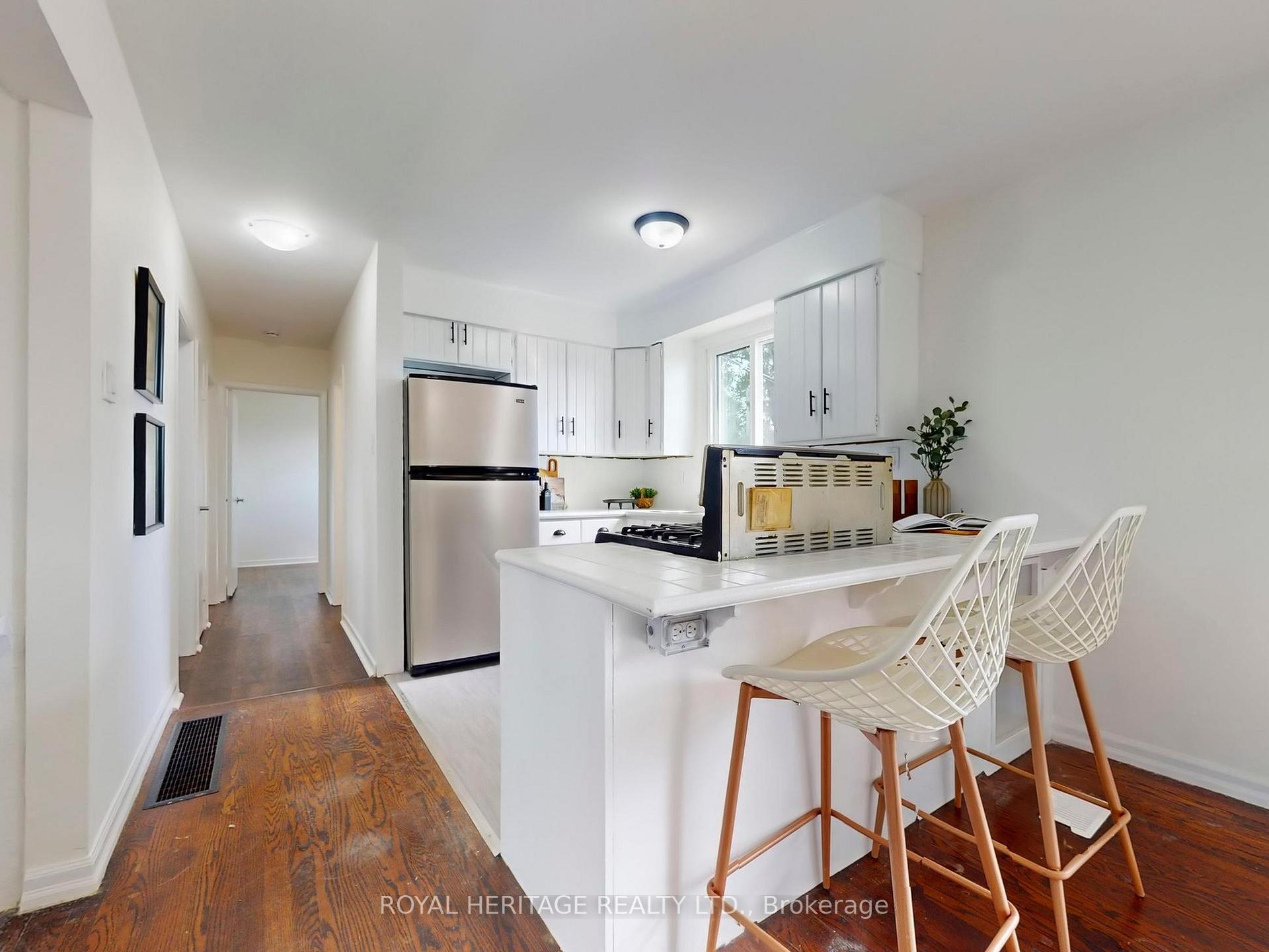Photo 14 of 1002 McCullough Drive, Whitby, Downtown Whitby — HOMEH