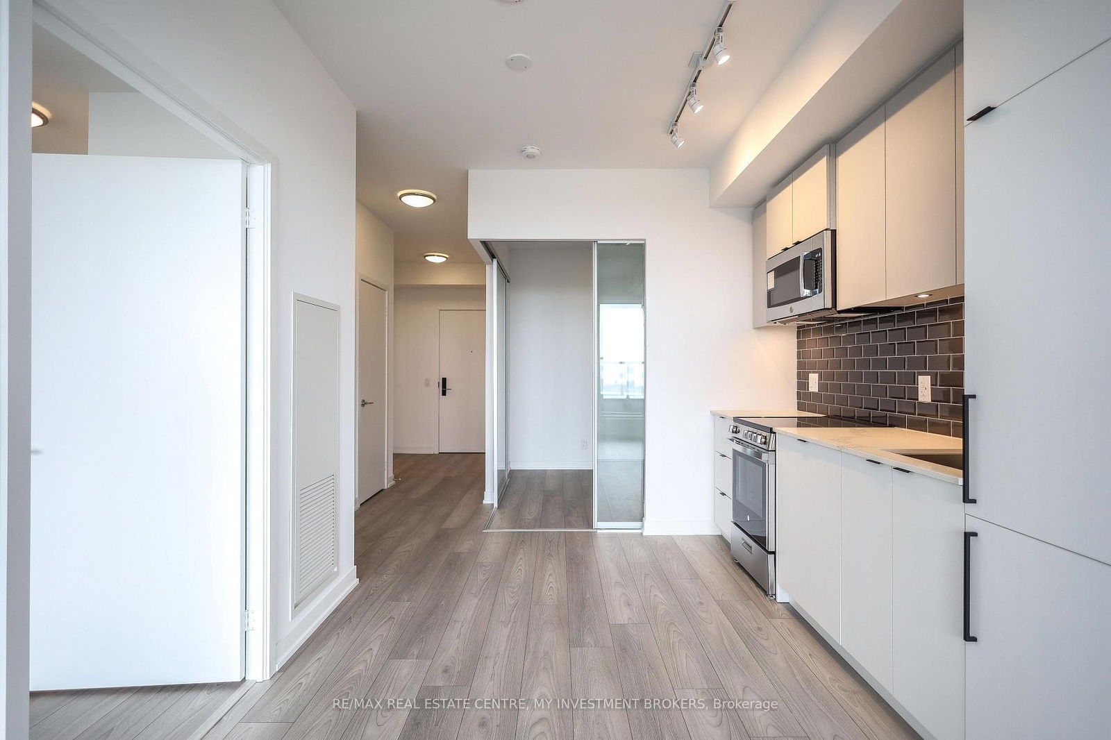 Photo 2 of Unit 915, 285 Dufferin St, Toronto, South Parkdale — HOMEH