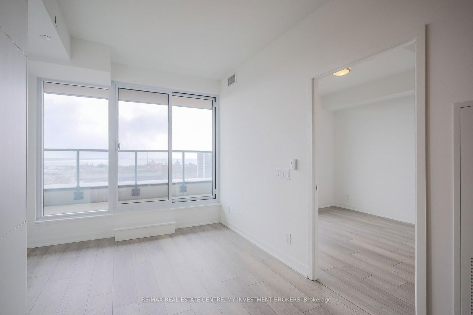 Photo 1 of Unit 915, 285 Dufferin St, Toronto, South Parkdale — HOMEH