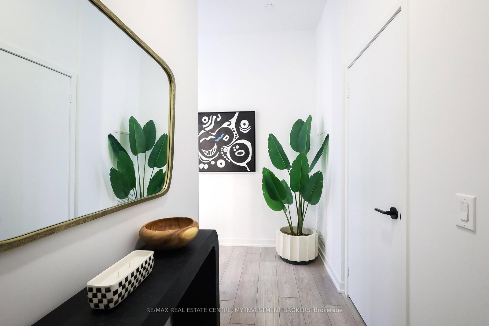 Photo 6 of Unit 202, 285 Dufferin St, Toronto, South Parkdale — HOMEH