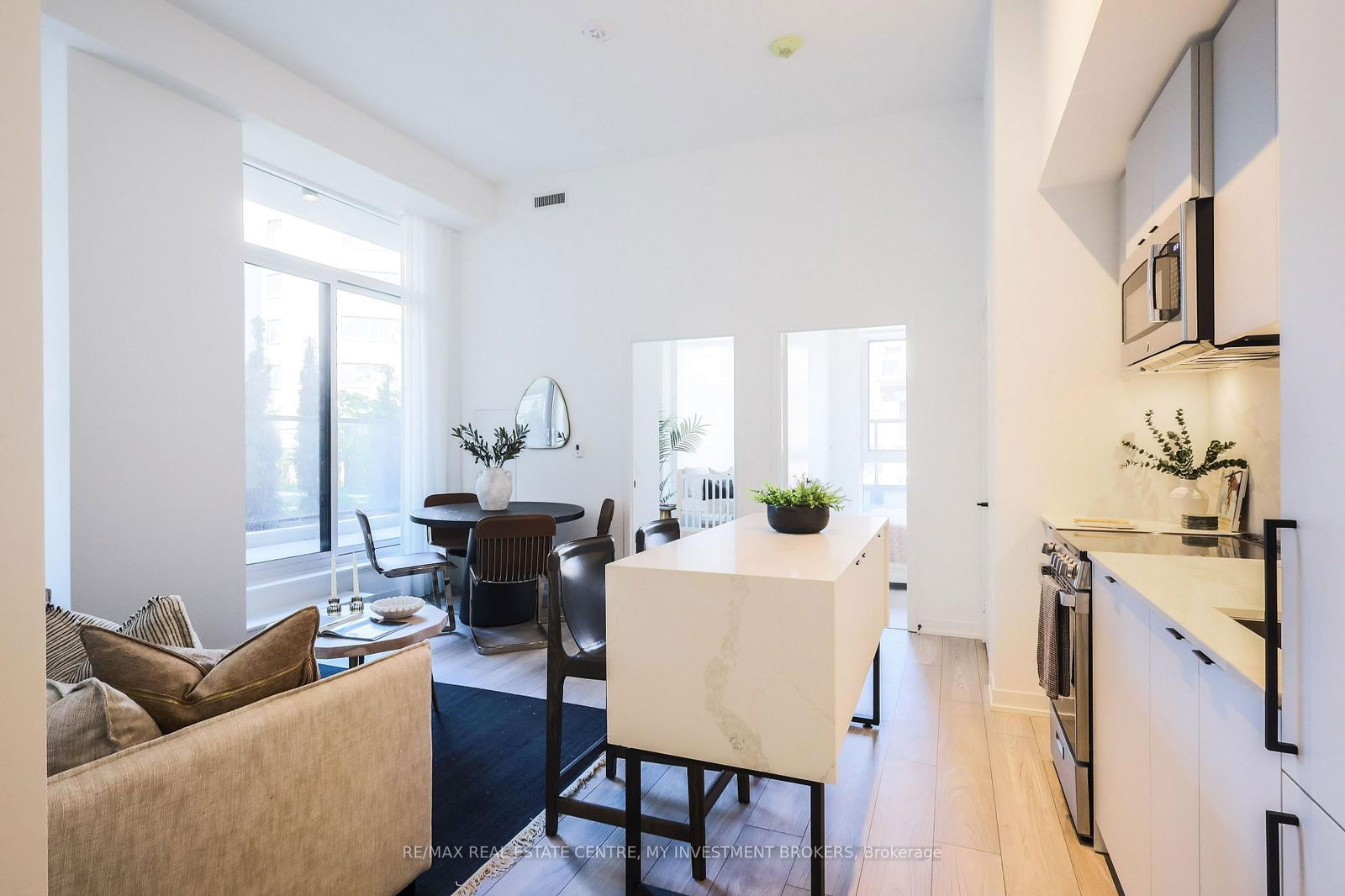 Photo 4 of Unit 202, 285 Dufferin St, Toronto, South Parkdale — HOMEH