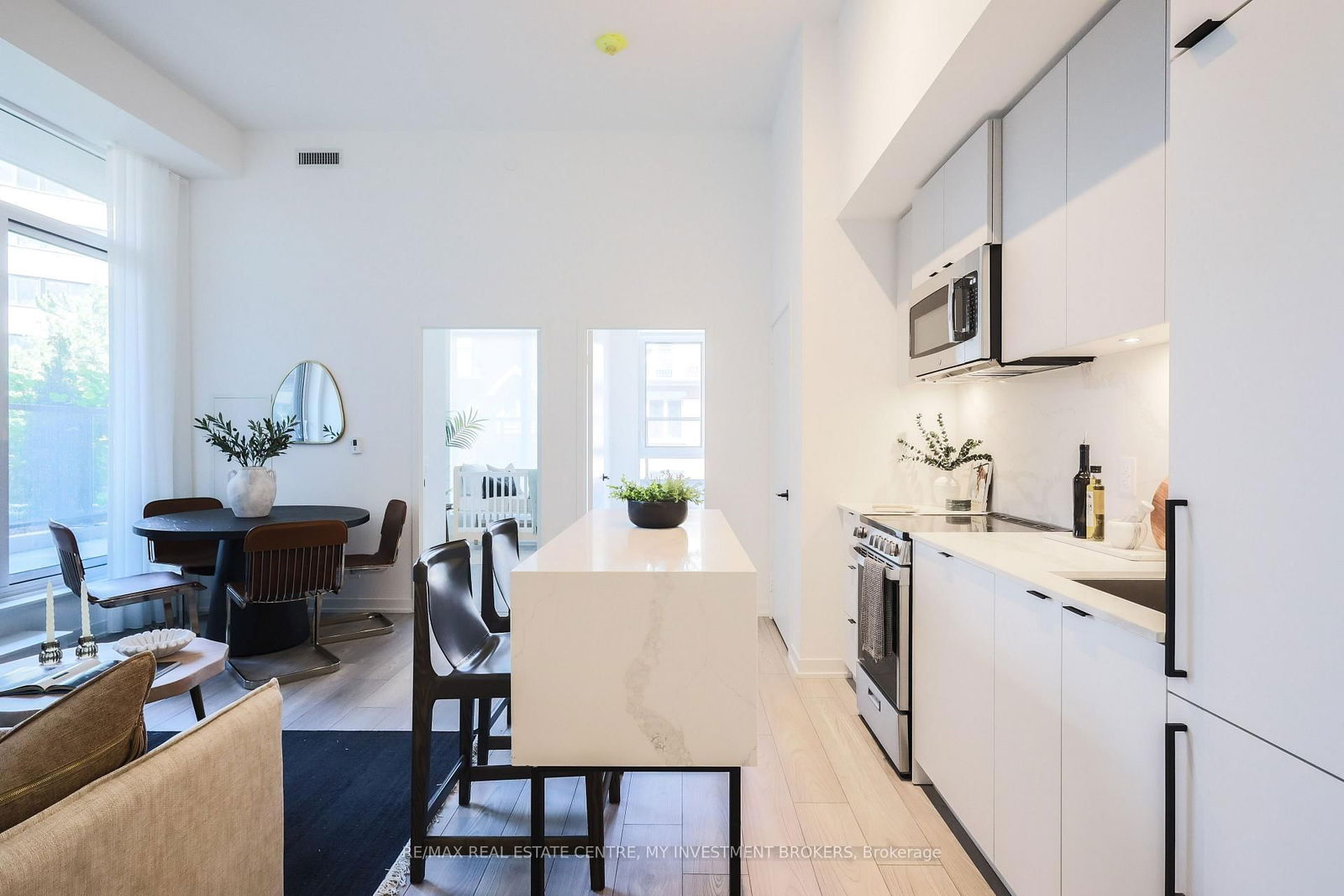 Photo 5 of Unit 202, 285 Dufferin St, Toronto, South Parkdale — HOMEH