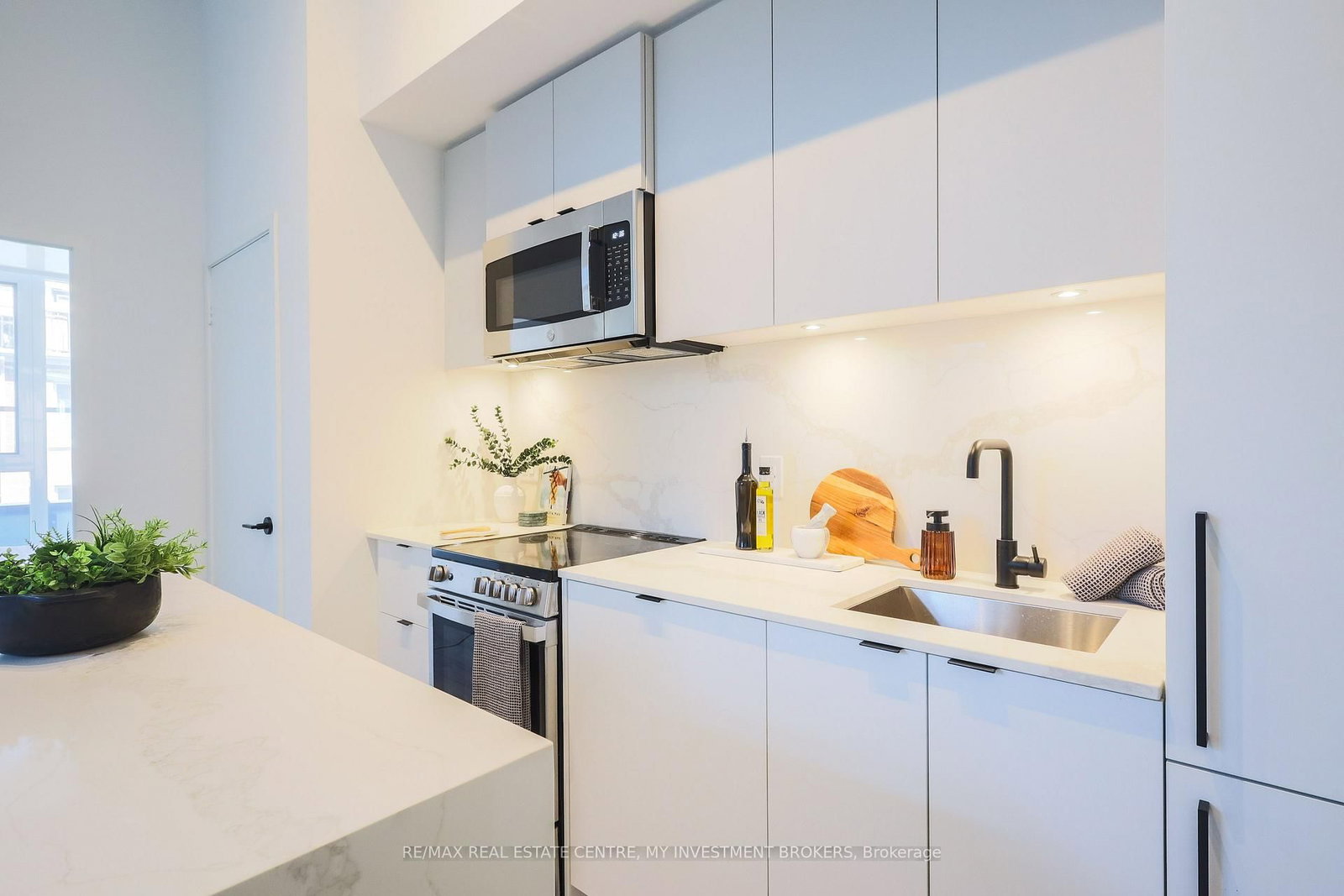 Photo 7 of Unit 202, 285 Dufferin St, Toronto, South Parkdale — HOMEH