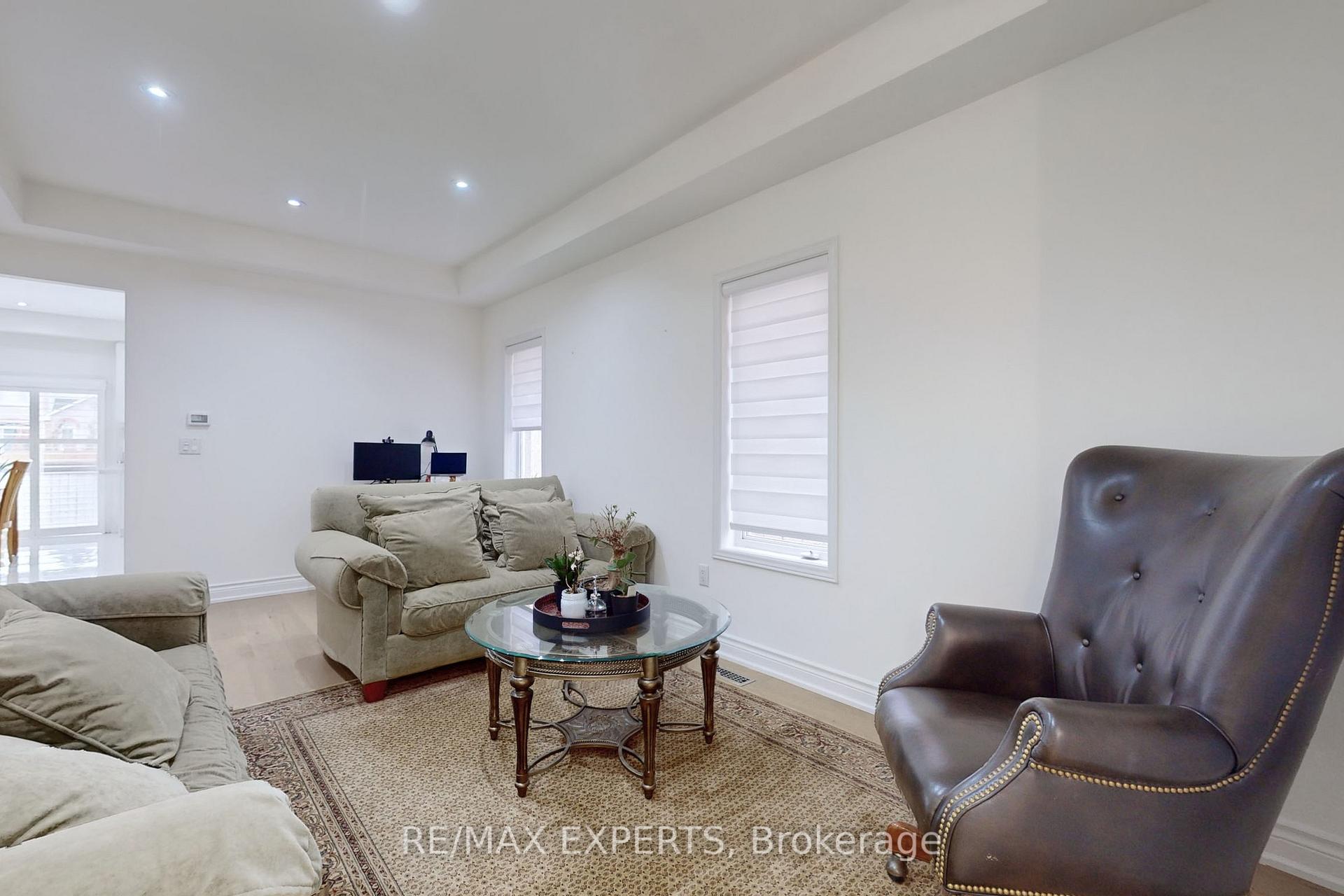 Photo 2 of Unit Main, 176 Kale Crescent, Vaughan, Maple — HOMEH