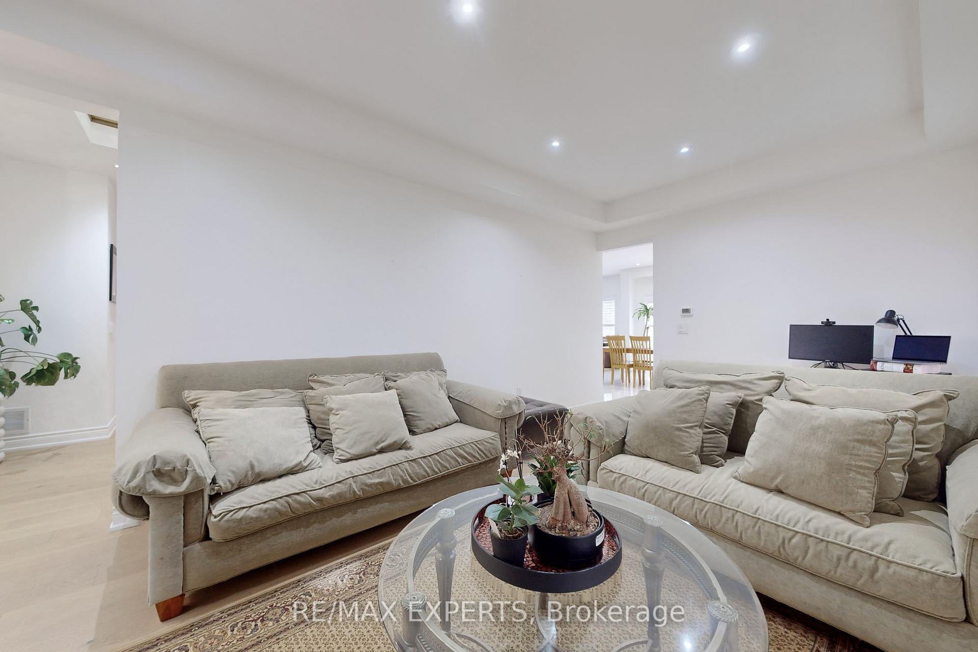 Photo 3 of Unit Main, 176 Kale Crescent, Vaughan, Maple — HOMEH