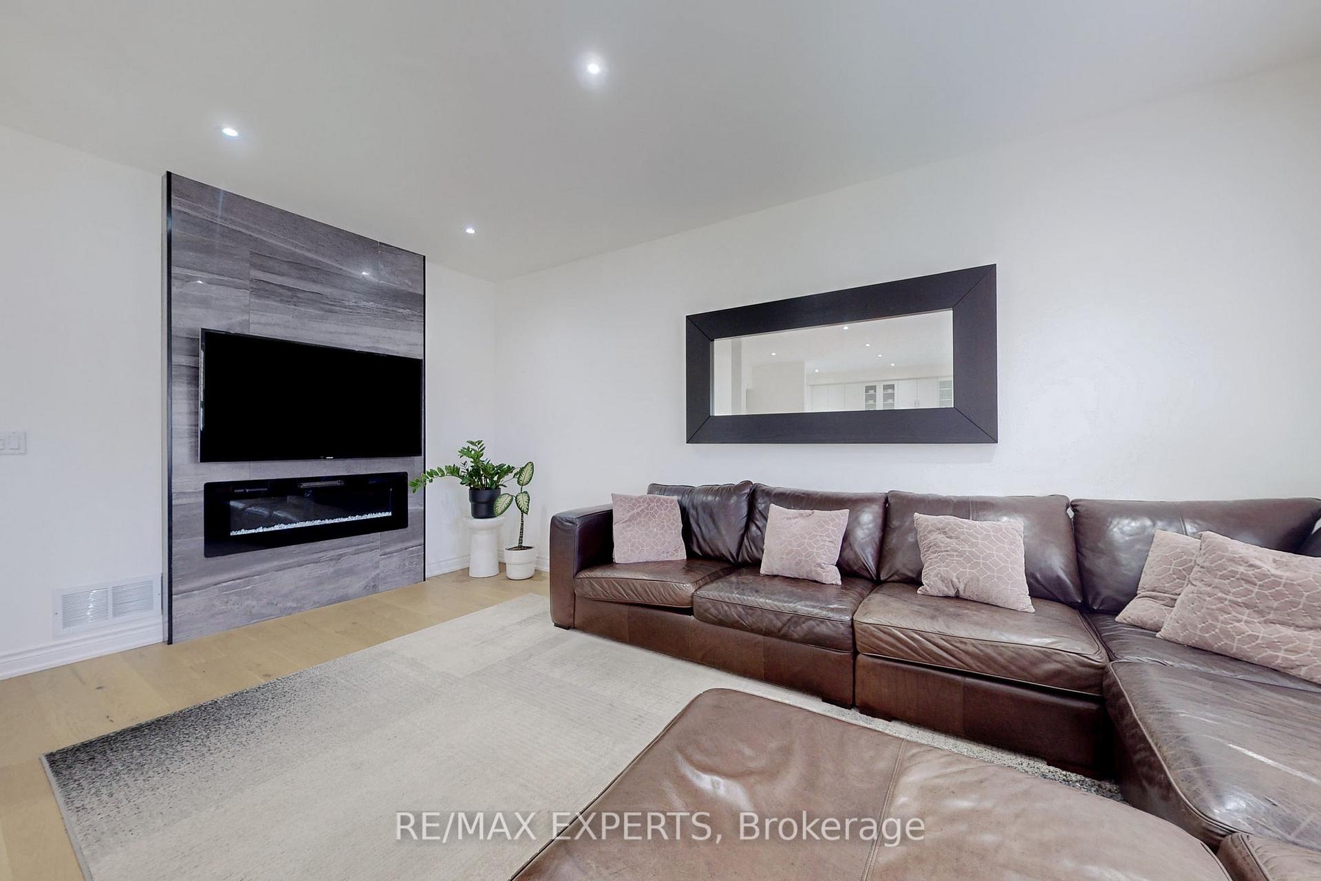 Photo 4 of Unit Main, 176 Kale Crescent, Vaughan, Maple — HOMEH