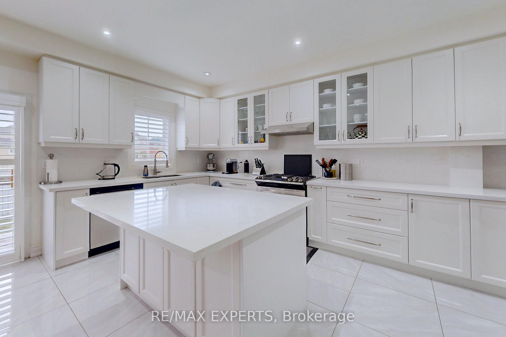 Photo 7 of Unit Main, 176 Kale Crescent, Vaughan, Maple — HOMEH