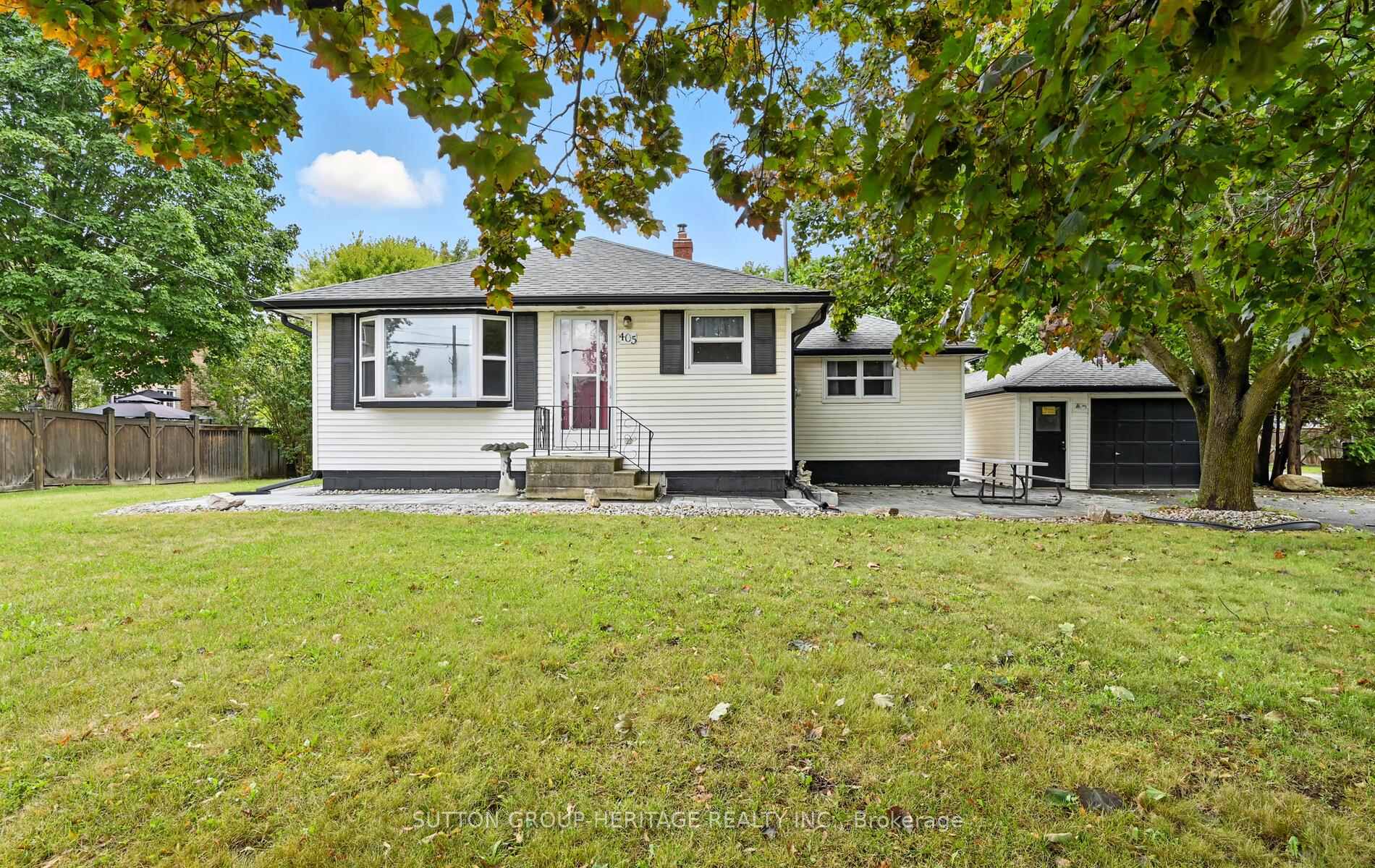 Front of 405 Columbus Road W