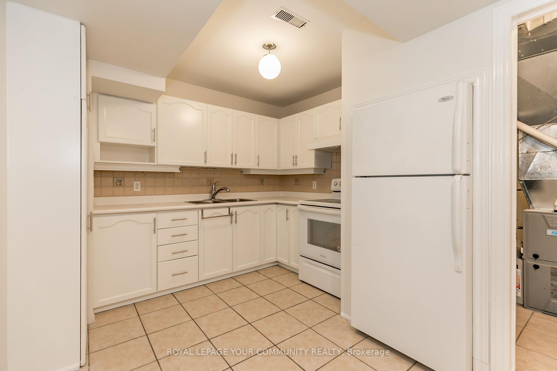 Photo 8 of 57 Cherokee Drive, Vaughan, Maple — HOMEH