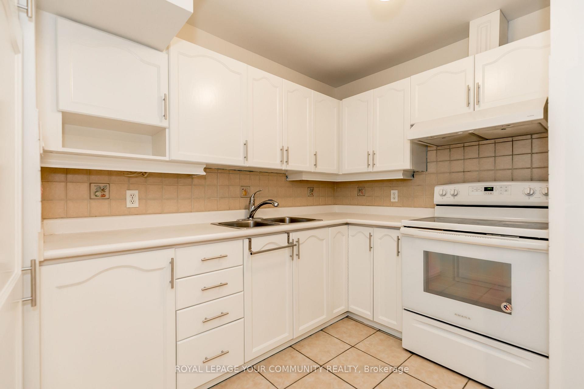 Photo 9 of 57 Cherokee Drive, Vaughan, Maple — HOMEH