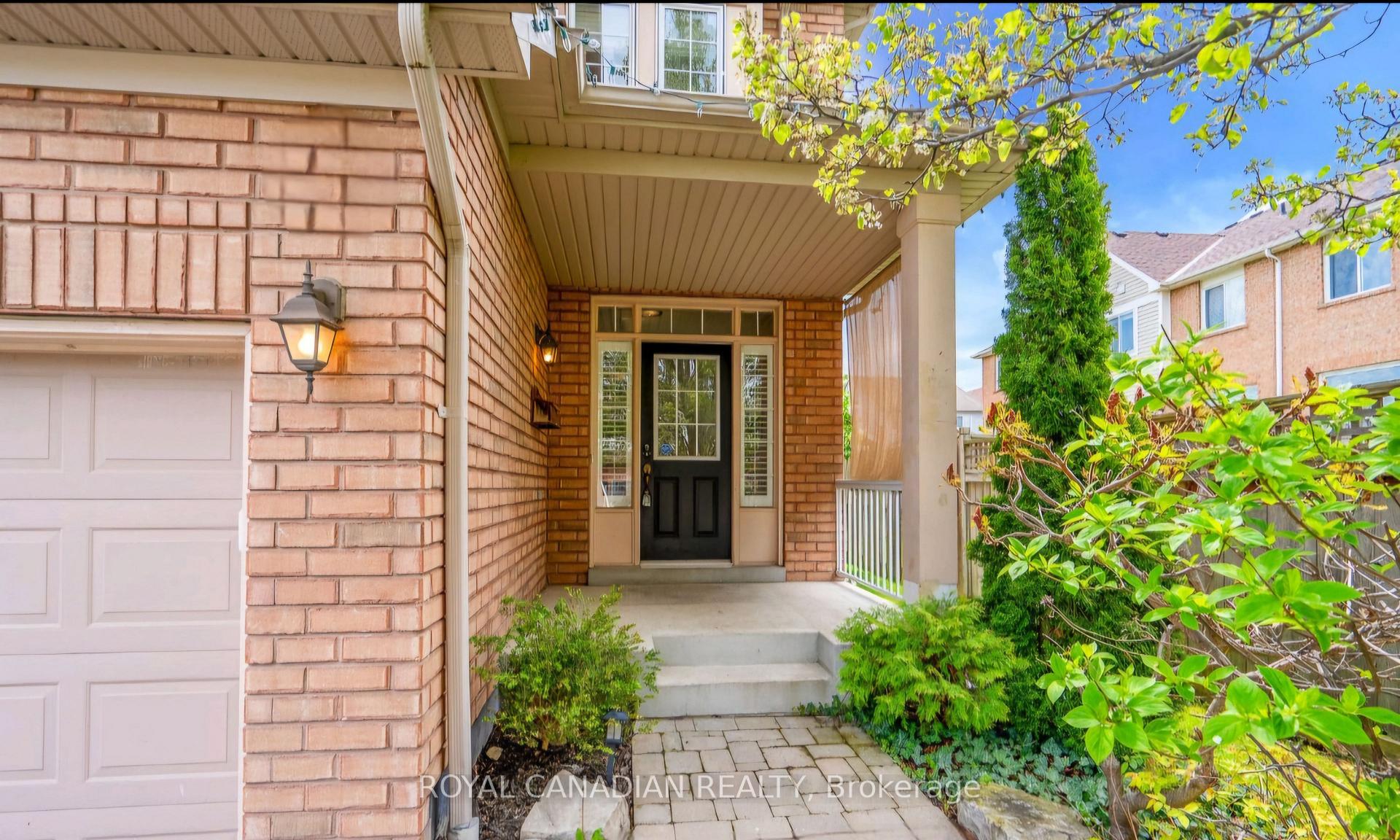 Photo 2 of 17 Presley Crescent, Whitby, Williamsburg — HOMEH