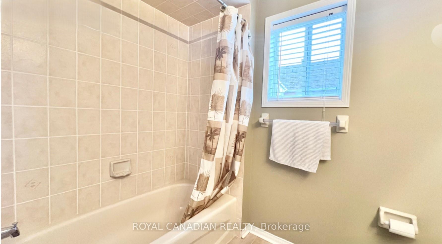Photo 12 of 17 Presley Crescent, Whitby, Williamsburg — HOMEH