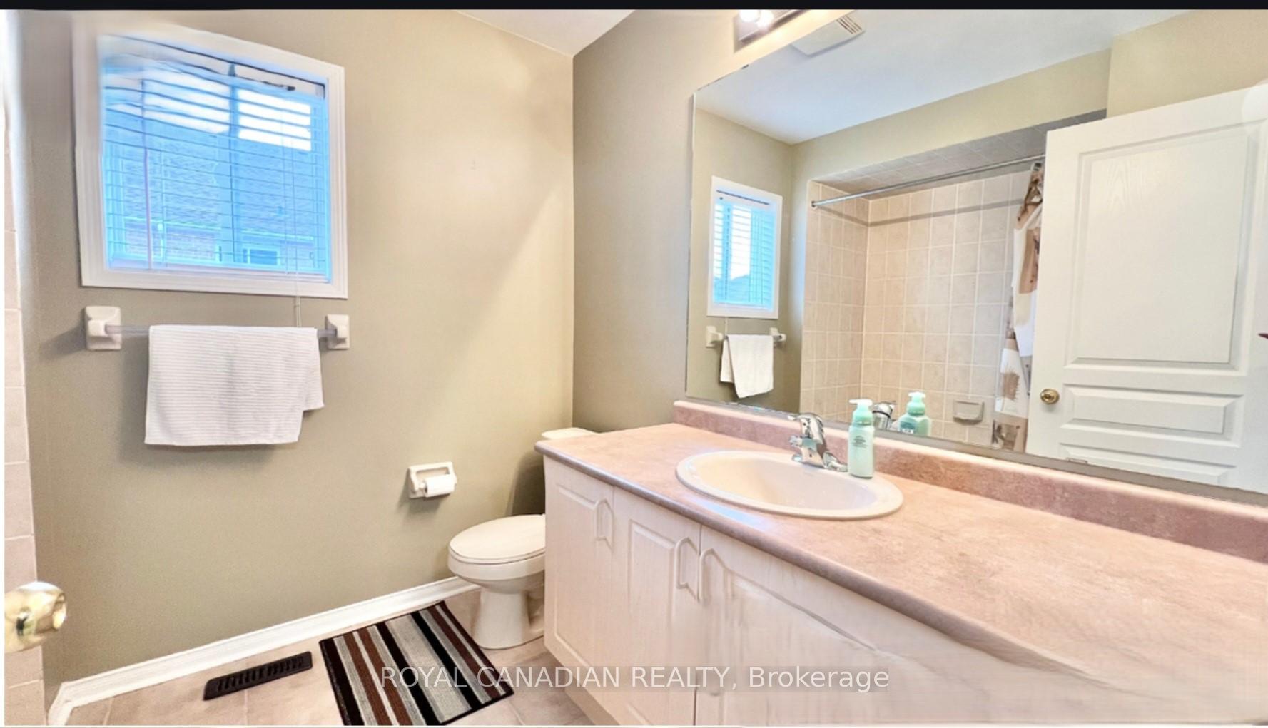 Photo 14 of 17 Presley Crescent, Whitby, Williamsburg — HOMEH