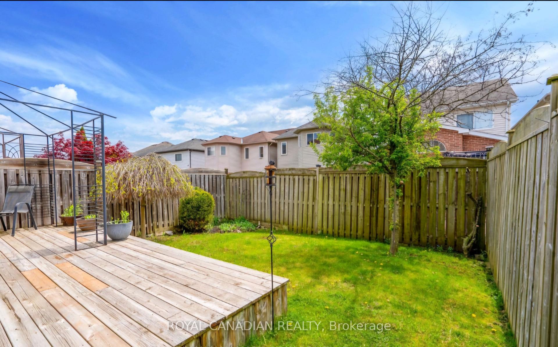 Photo 18 of 17 Presley Crescent, Whitby, Williamsburg — HOMEH