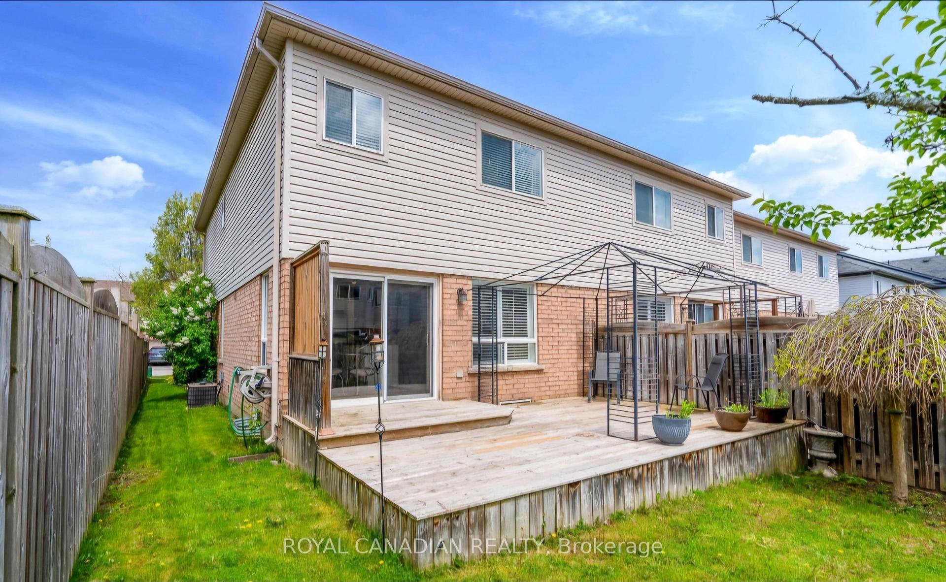 Photo 19 of 17 Presley Crescent, Whitby, Williamsburg — HOMEH
