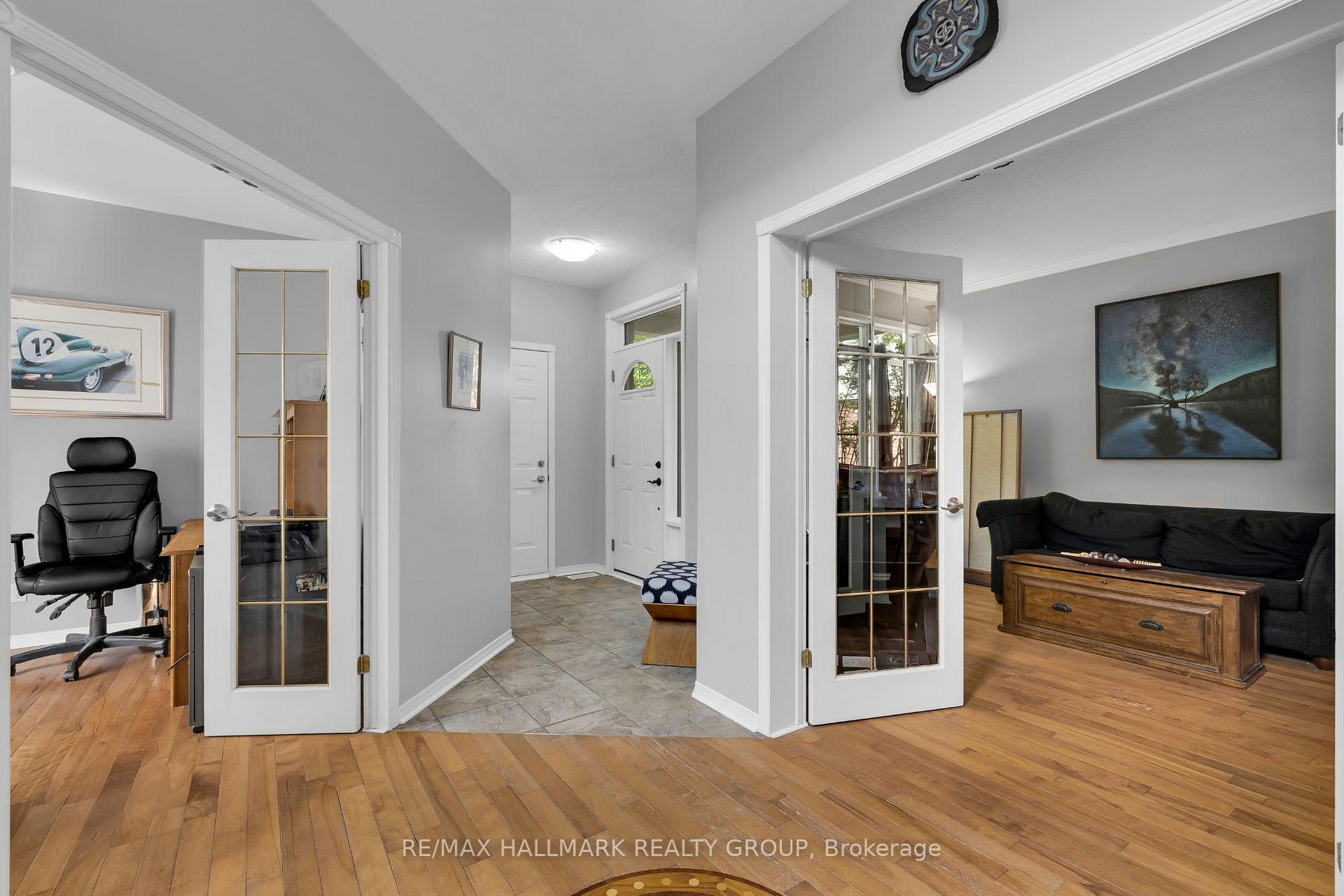Photo 2 of 4136 Wolfe Point Way, Ottawa, Riverside South/Gloucester Glen — HOMEH