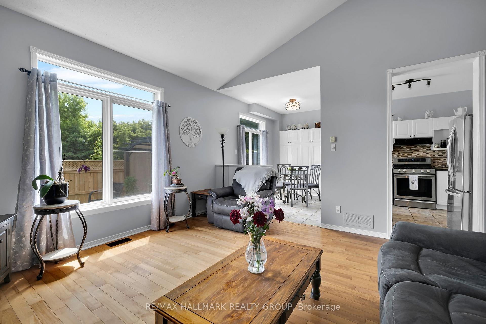Photo 12 of 4136 Wolfe Point Way, Ottawa, Riverside South/Gloucester Glen — HOMEH