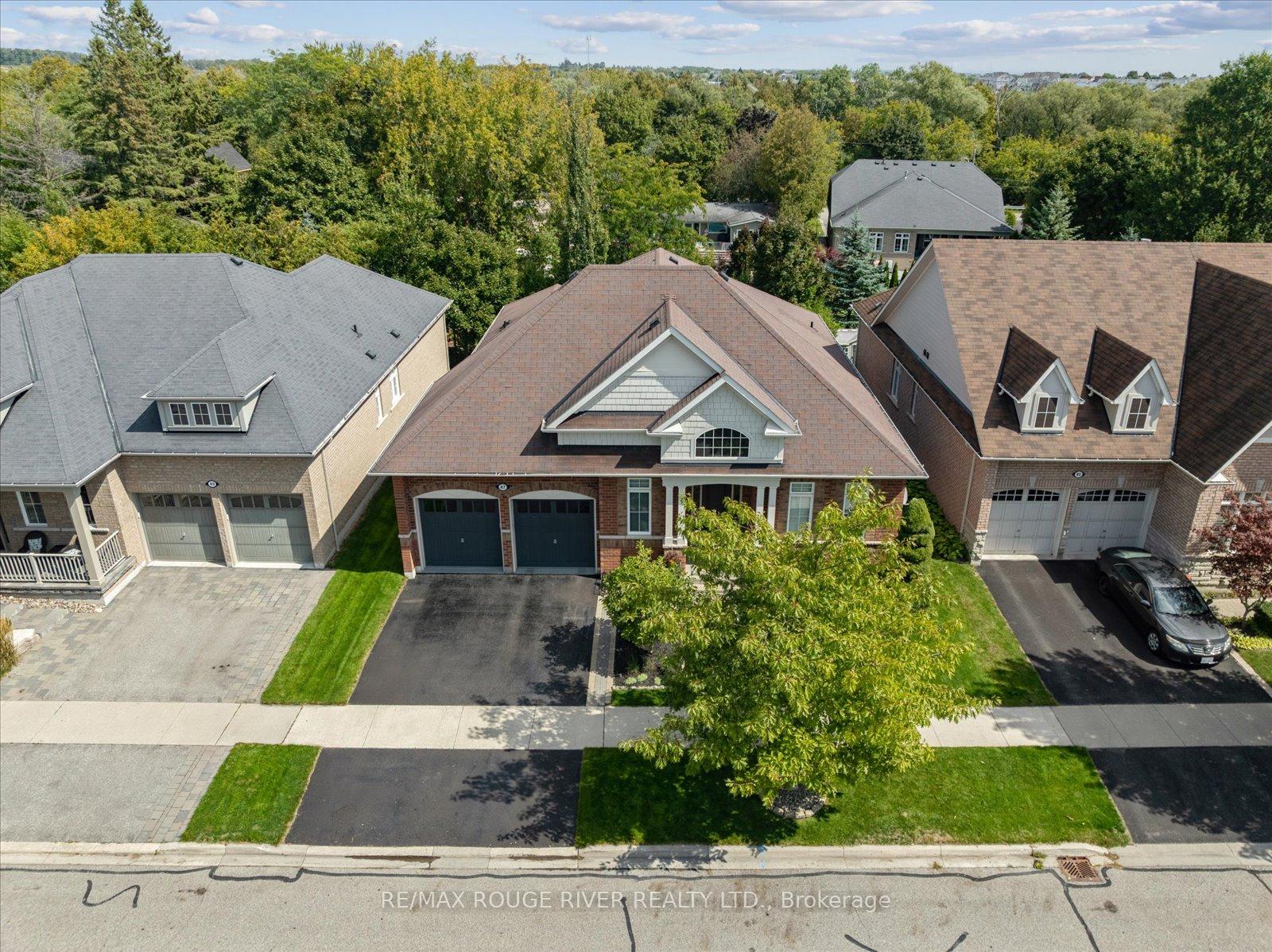Photo 3 of 47 Montana Crescent, Whitby, Brooklin — HOMEH