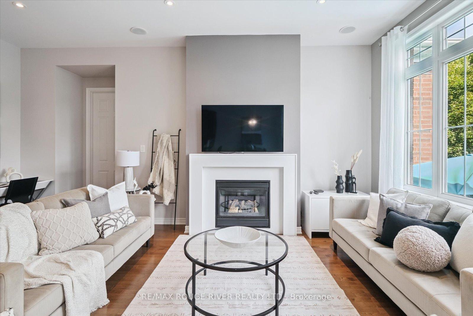Photo 11 of 47 Montana Crescent, Whitby, Brooklin — HOMEH